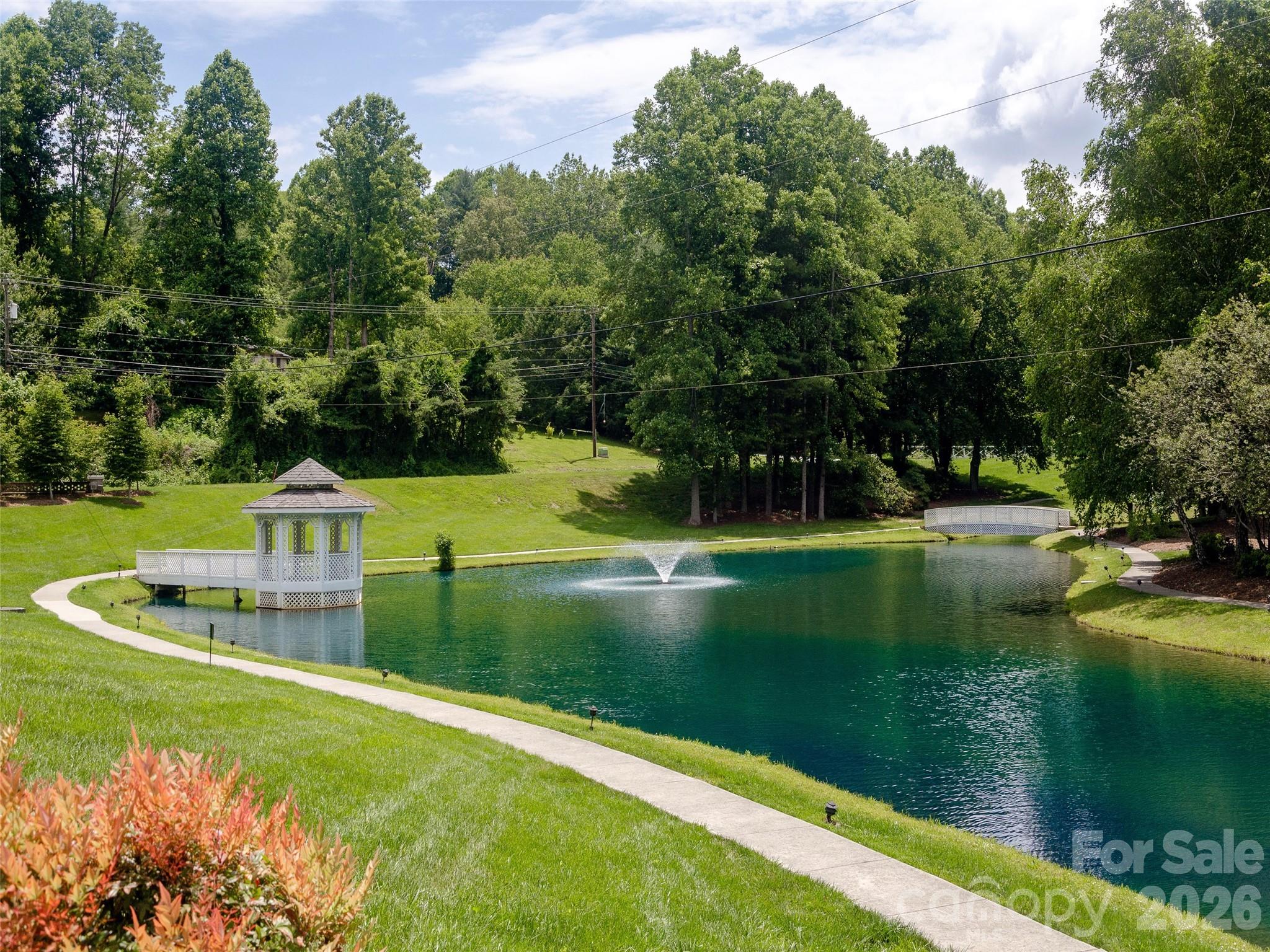 206 Black Oak Lane — Hendersonville