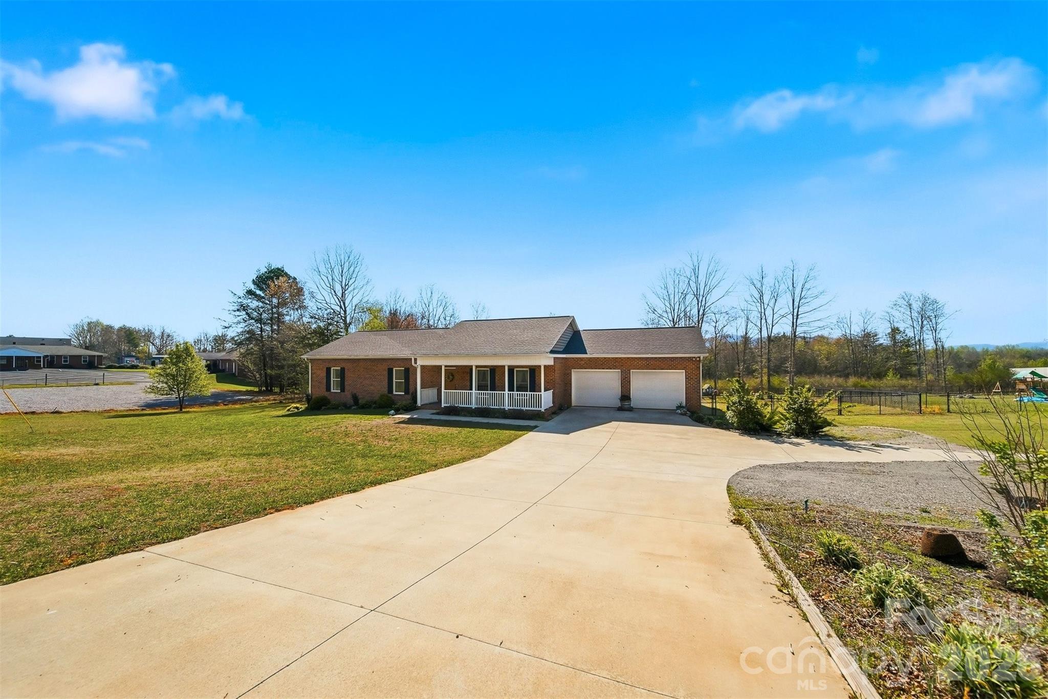 976 Amherst Road — Morganton