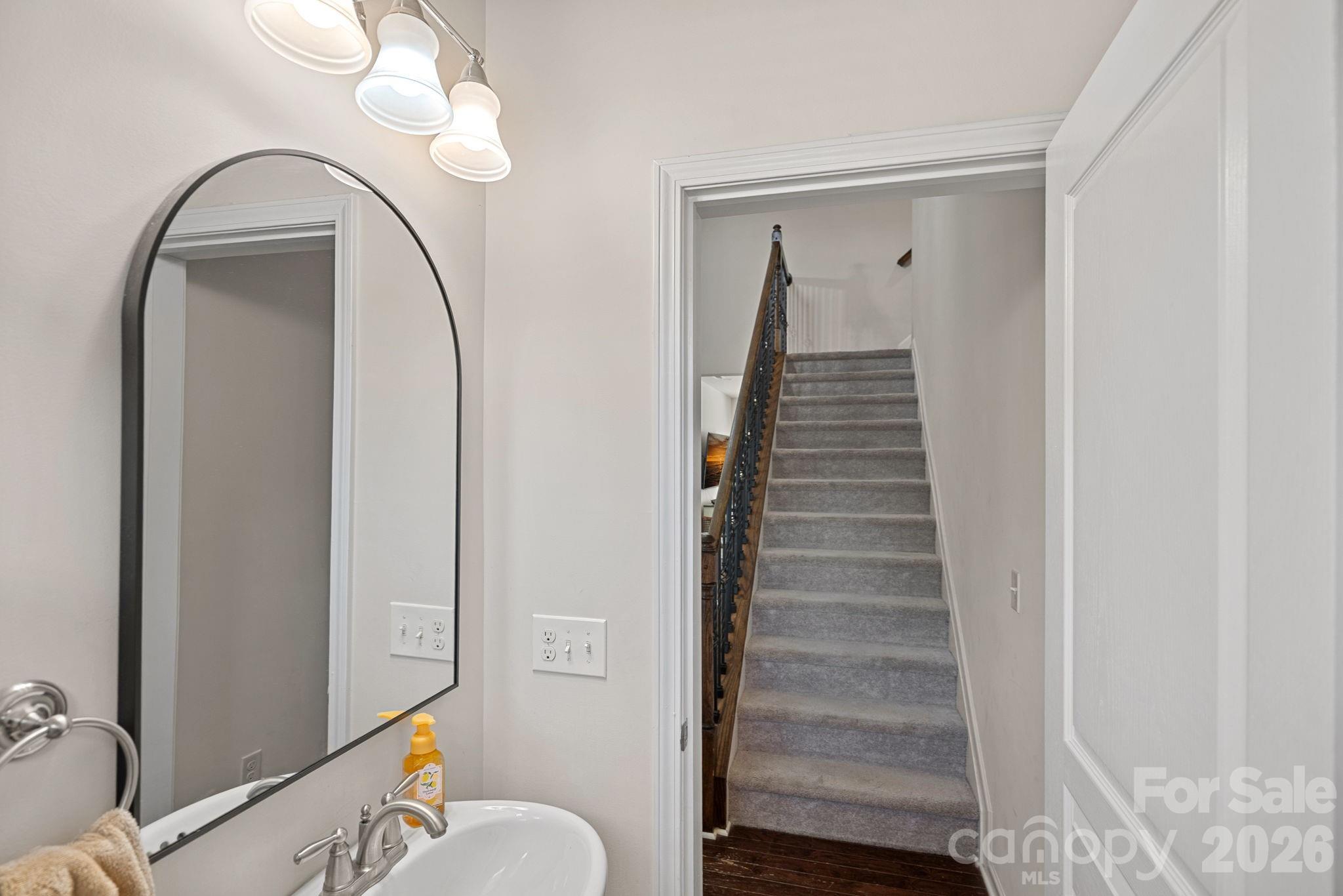 2219 Whitford Lane — Charlotte