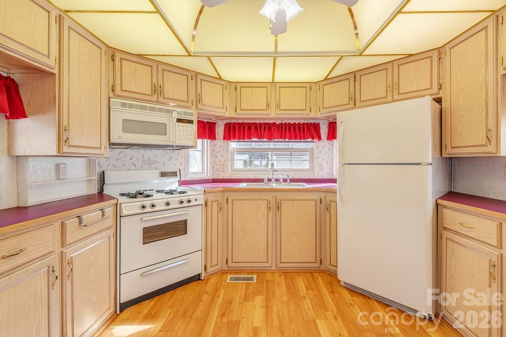 52 Strollers Lane — Waynesville