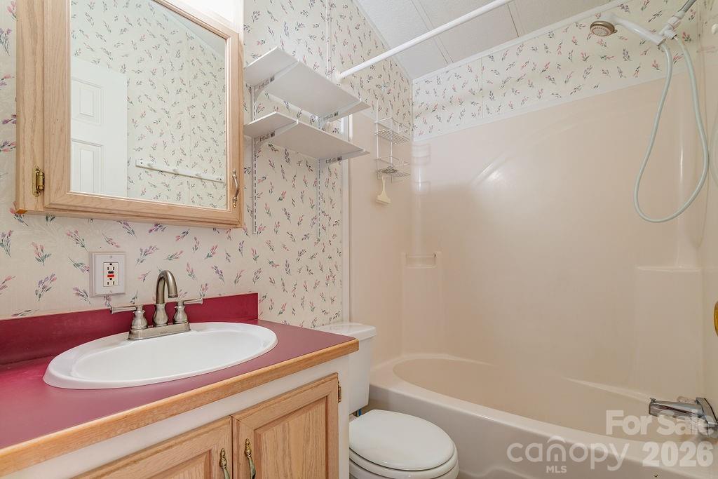 52 Strollers Lane — Waynesville