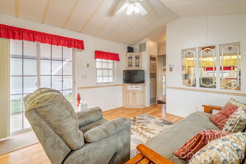 52 Strollers Lane — Waynesville