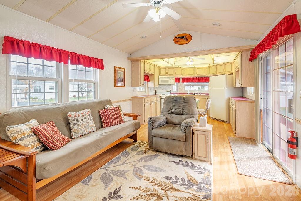 52 Strollers Lane — Waynesville