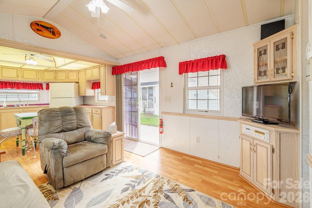 52 Strollers Lane — Waynesville
