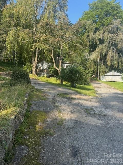 57 Twin Ponds Lane — Hendersonville