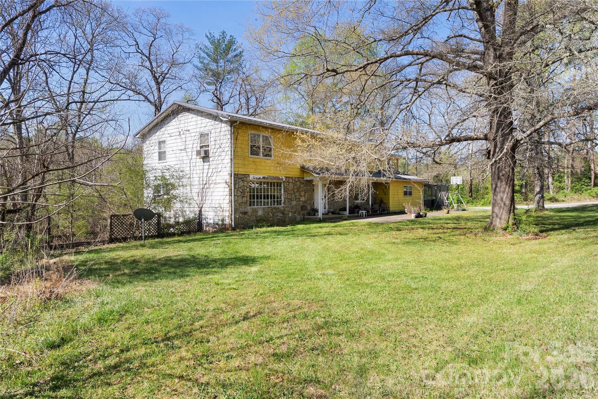4675 Hickory Nut Ridge Road — Granite Falls