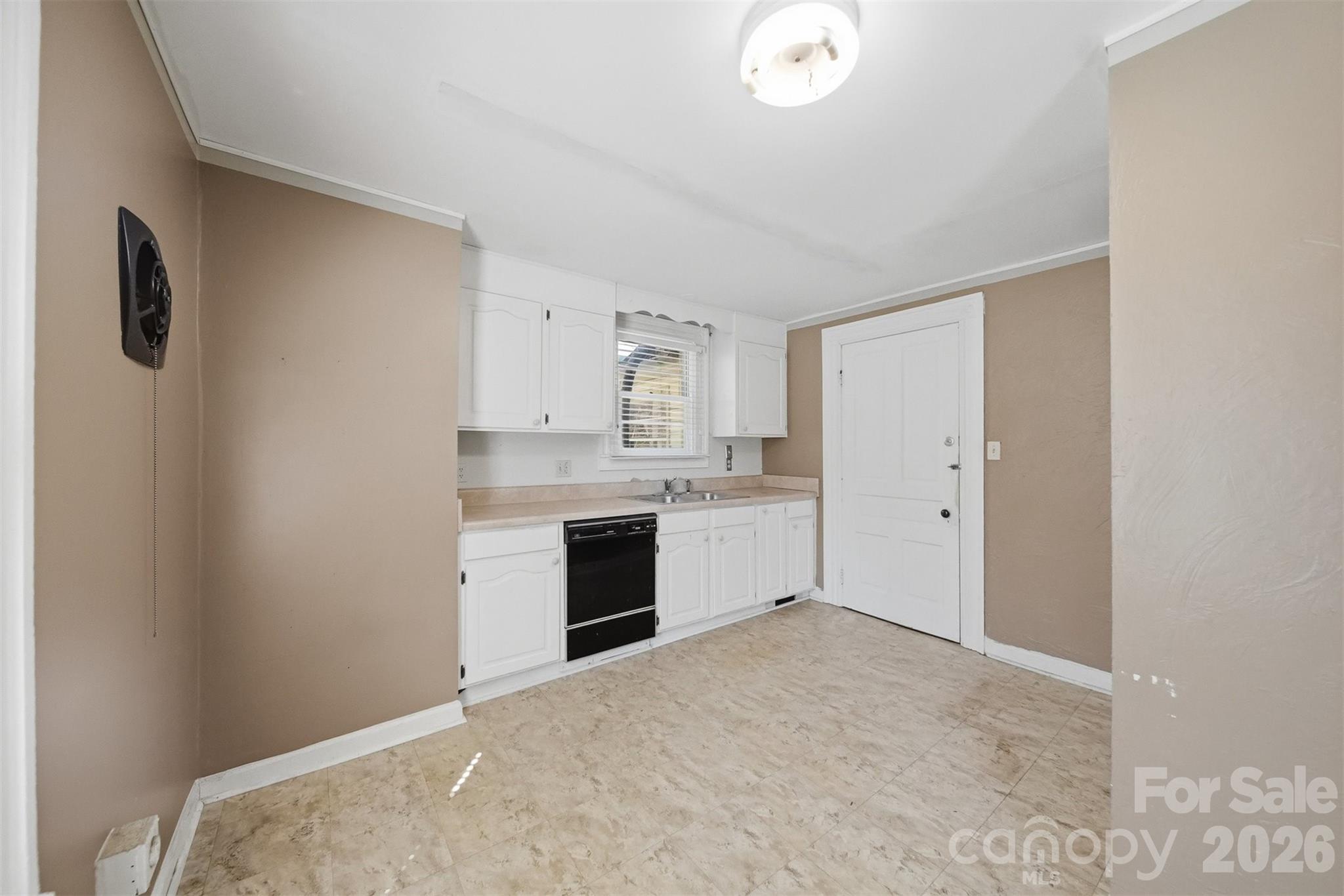 121 5th Avenue NE — Hickory