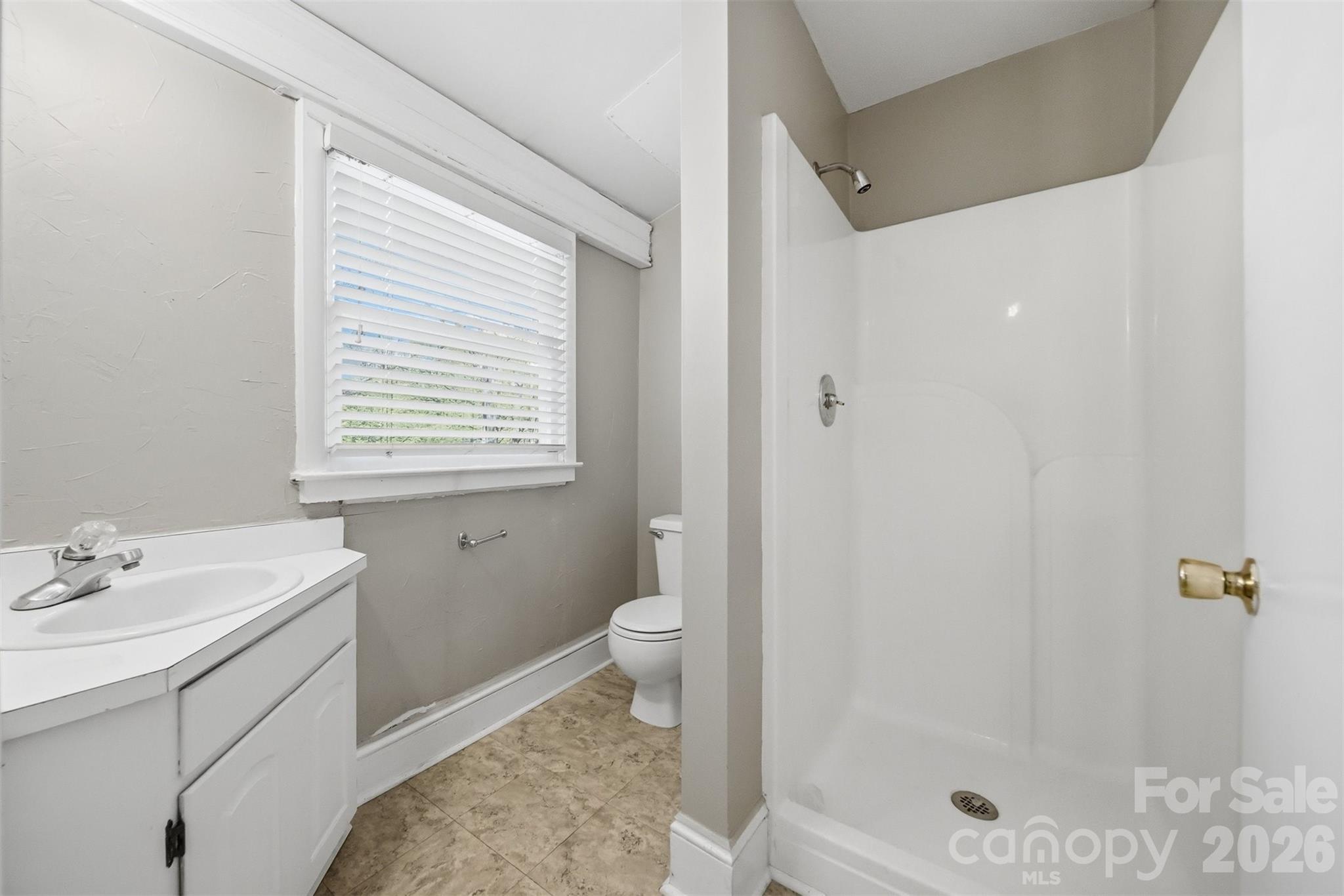 121 5th Avenue NE — Hickory