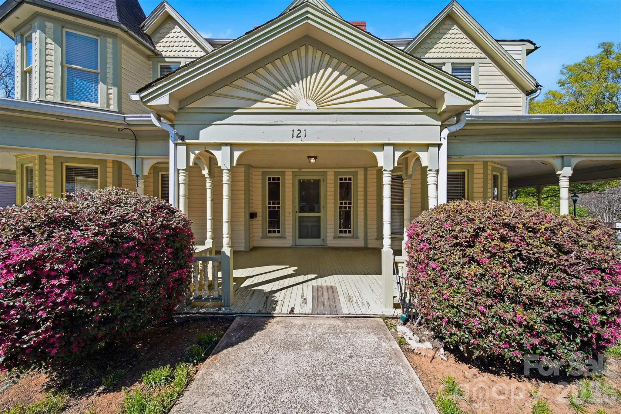 121 5th Avenue NE — Hickory