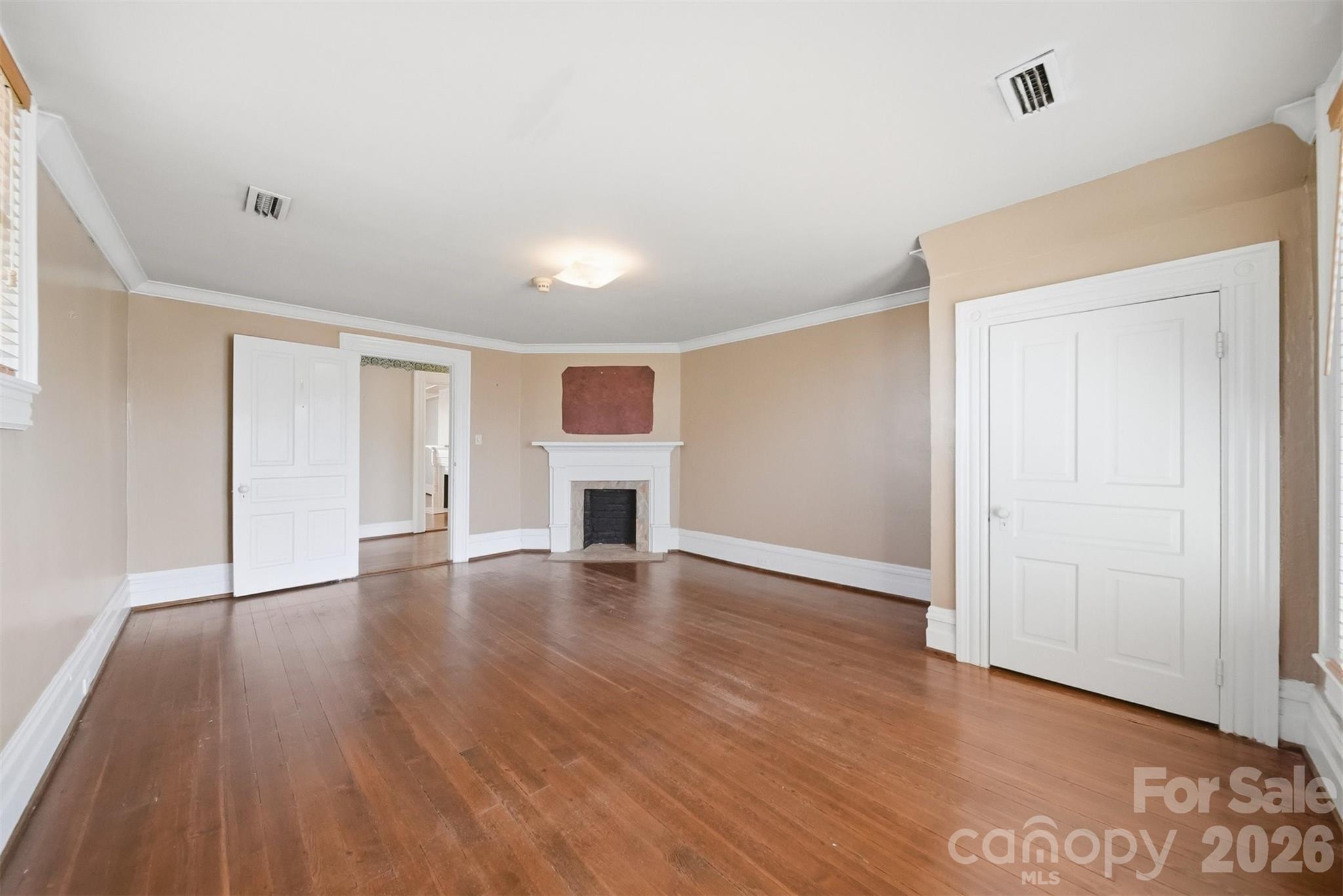 121 5th Avenue NE — Hickory
