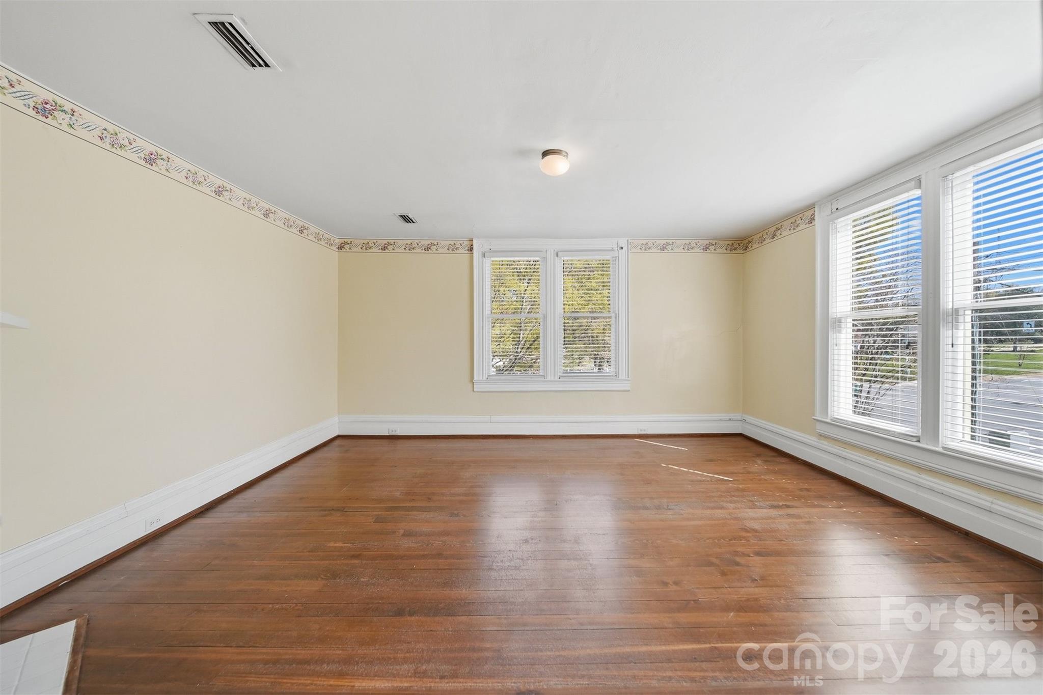 121 5th Avenue NE — Hickory