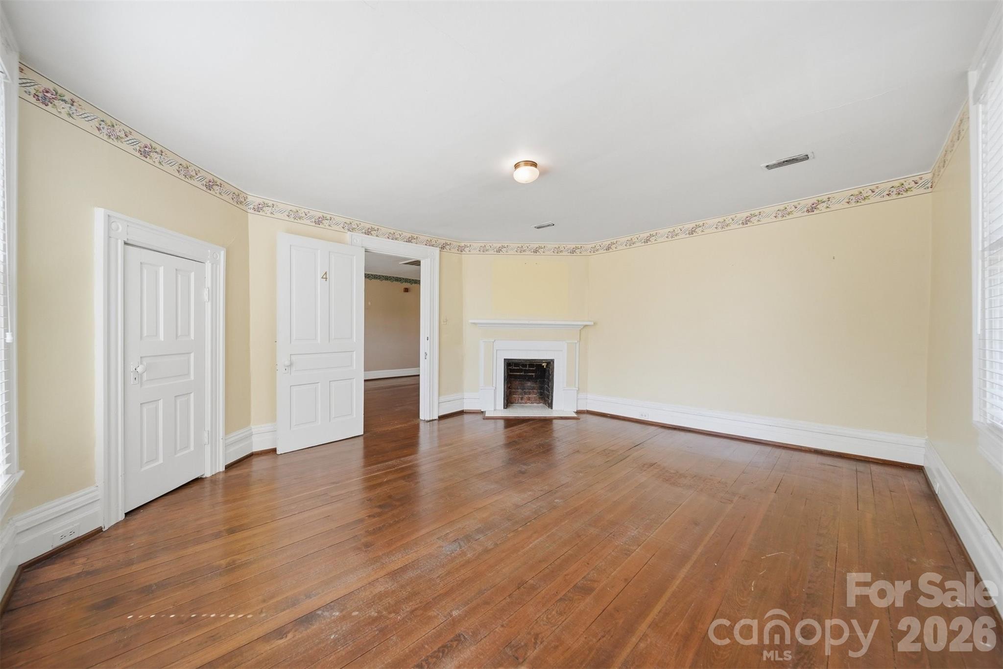 121 5th Avenue NE — Hickory