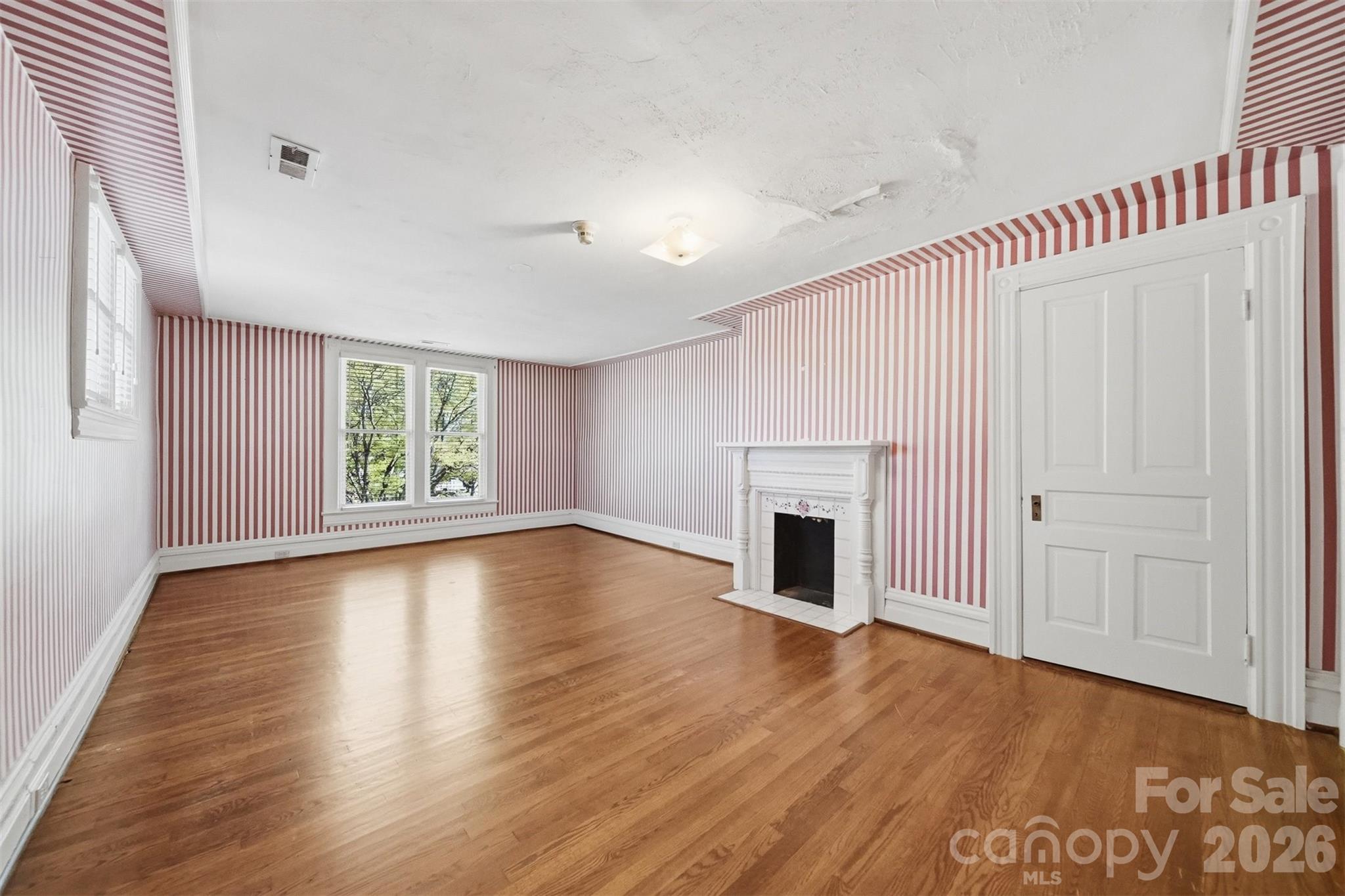 121 5th Avenue NE — Hickory