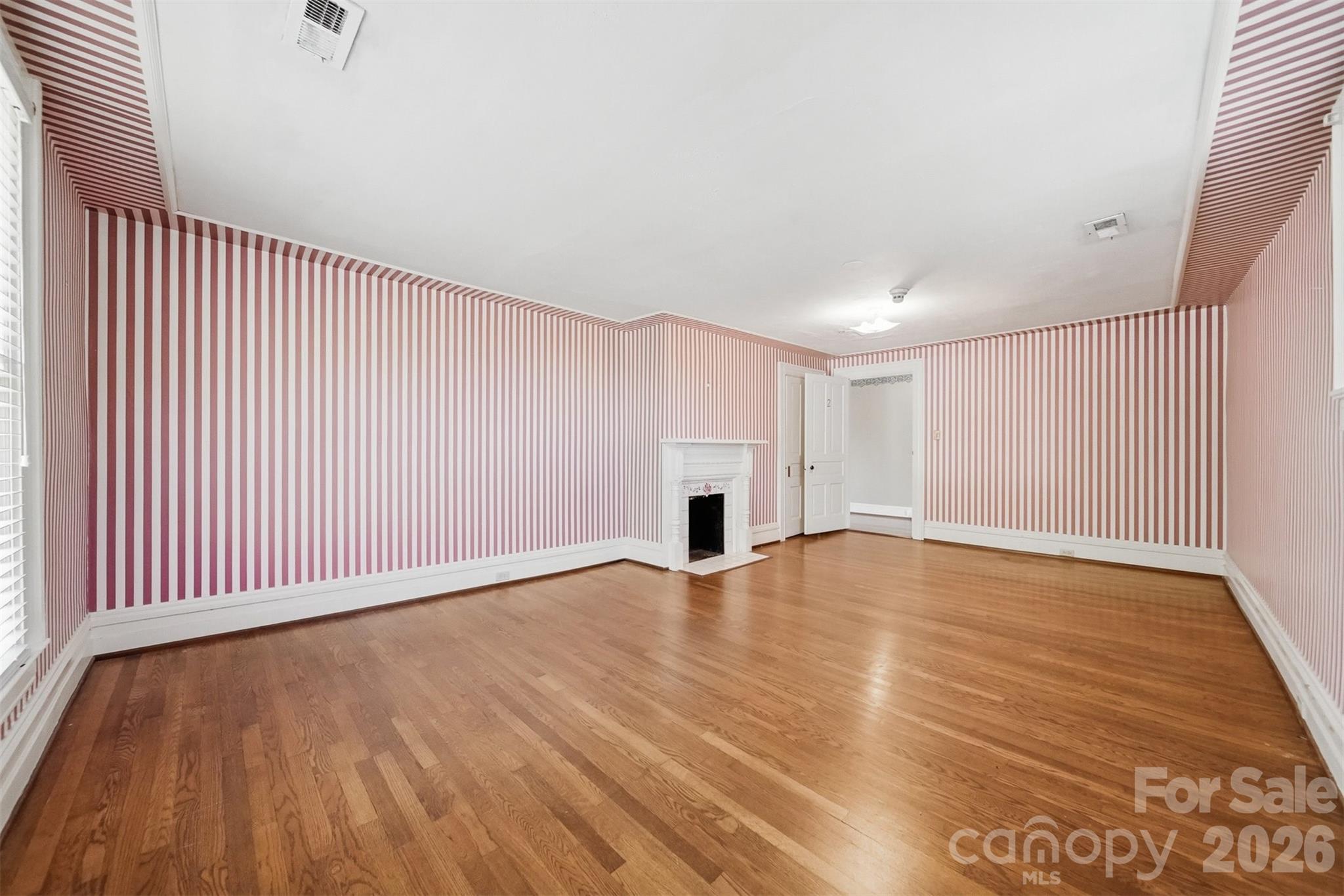 121 5th Avenue NE — Hickory