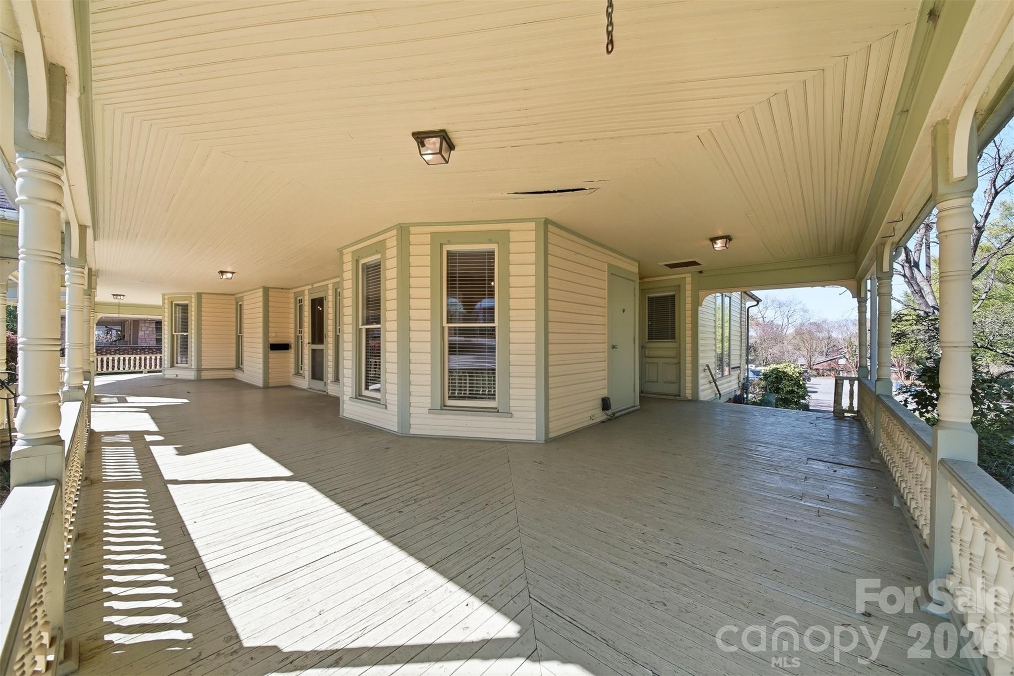 121 5th Avenue NE — Hickory