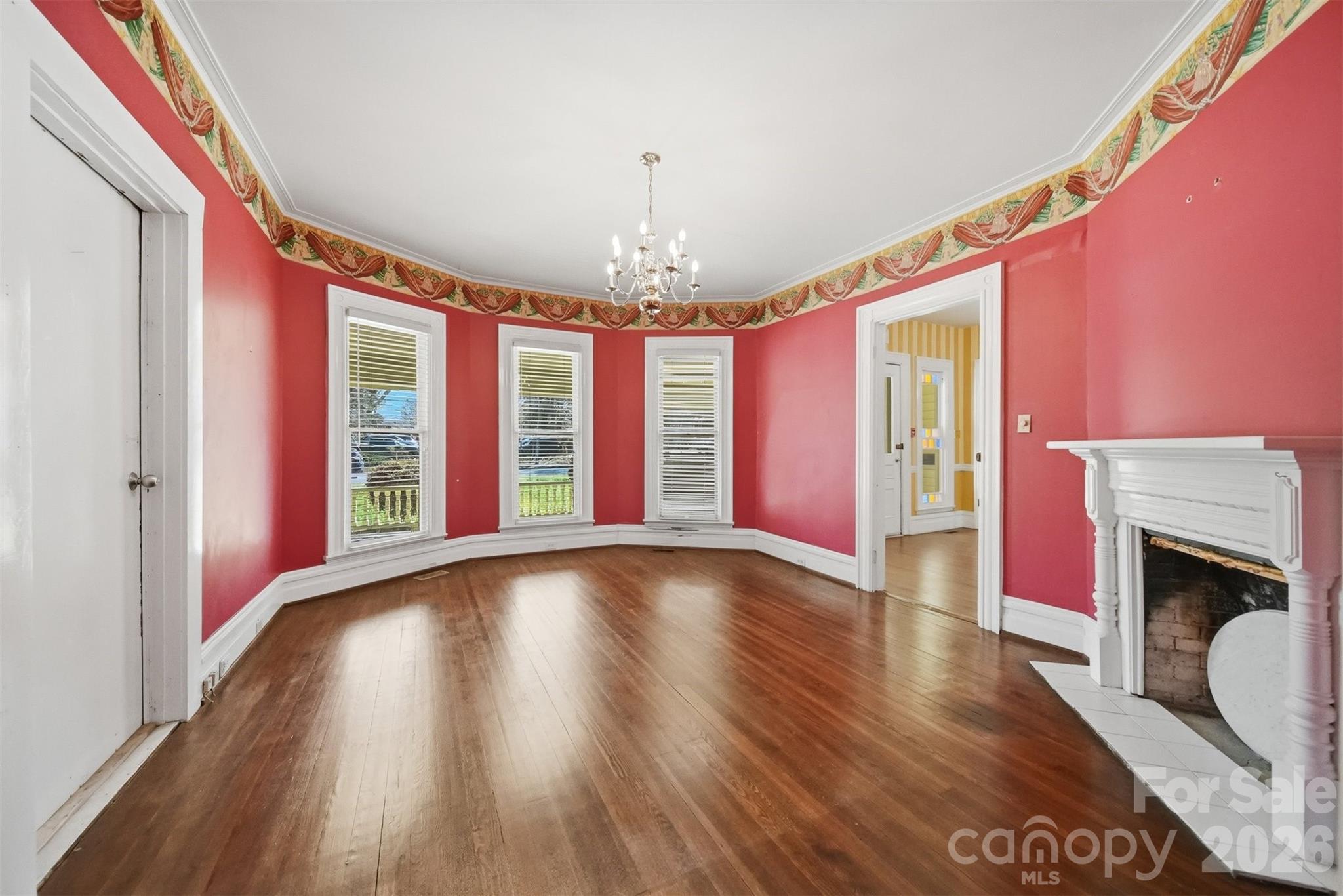 121 5th Avenue NE — Hickory