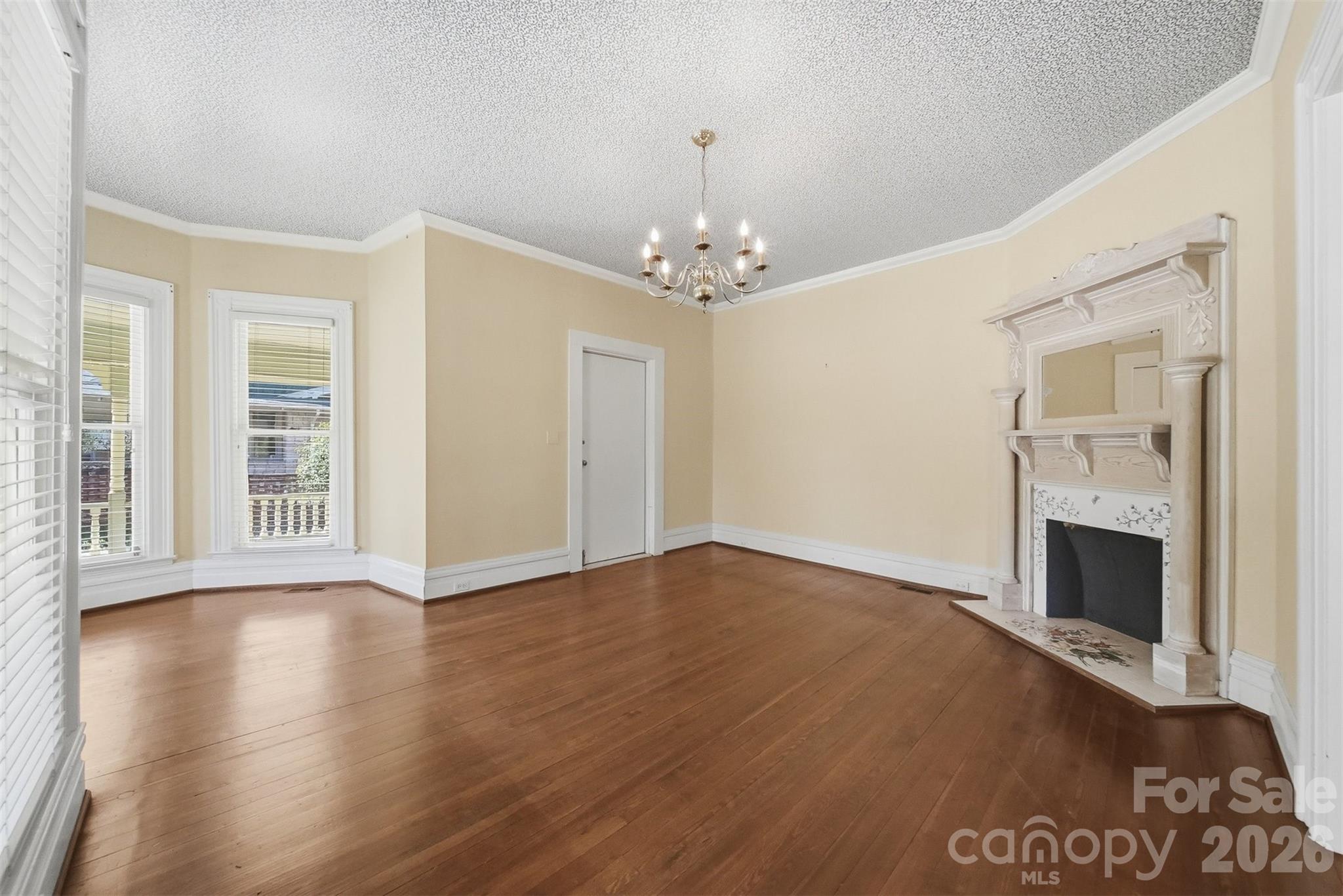 121 5th Avenue NE — Hickory