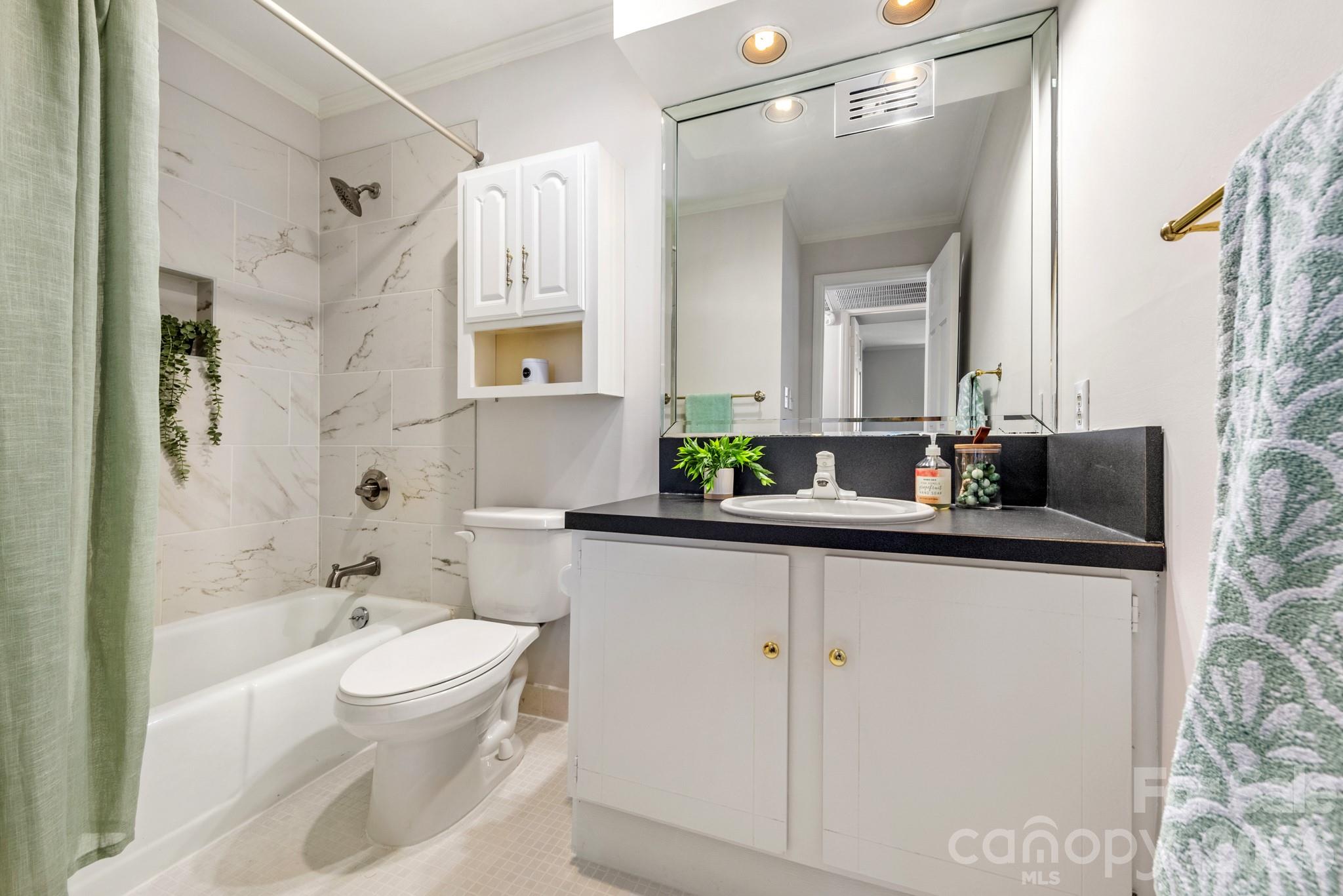 1323 Queens Road #321 — Charlotte