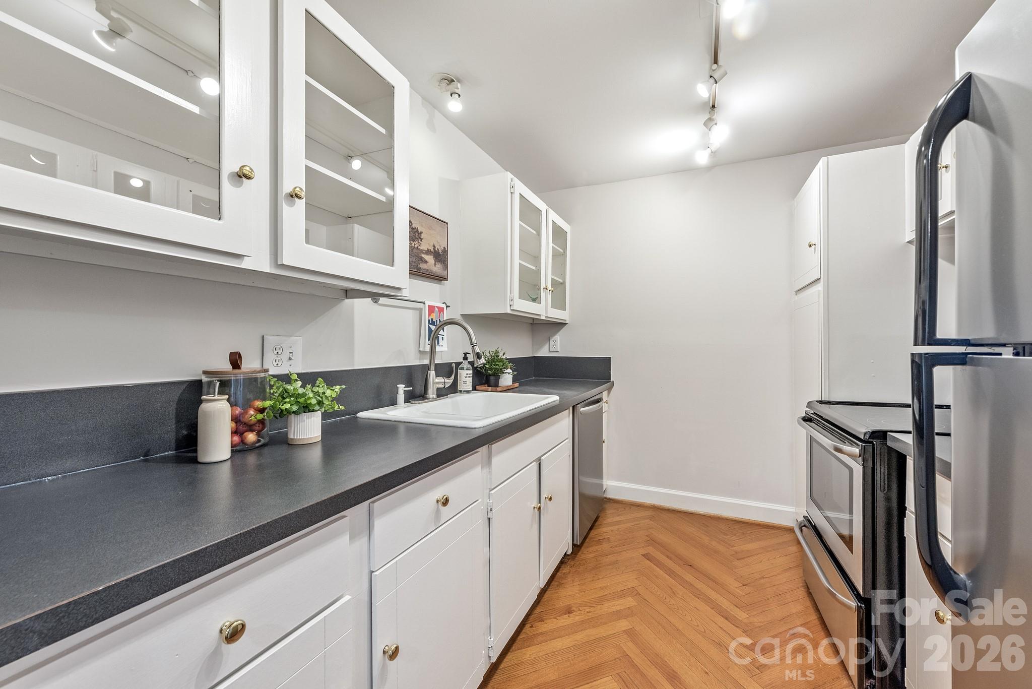 1323 Queens Road #321 — Charlotte