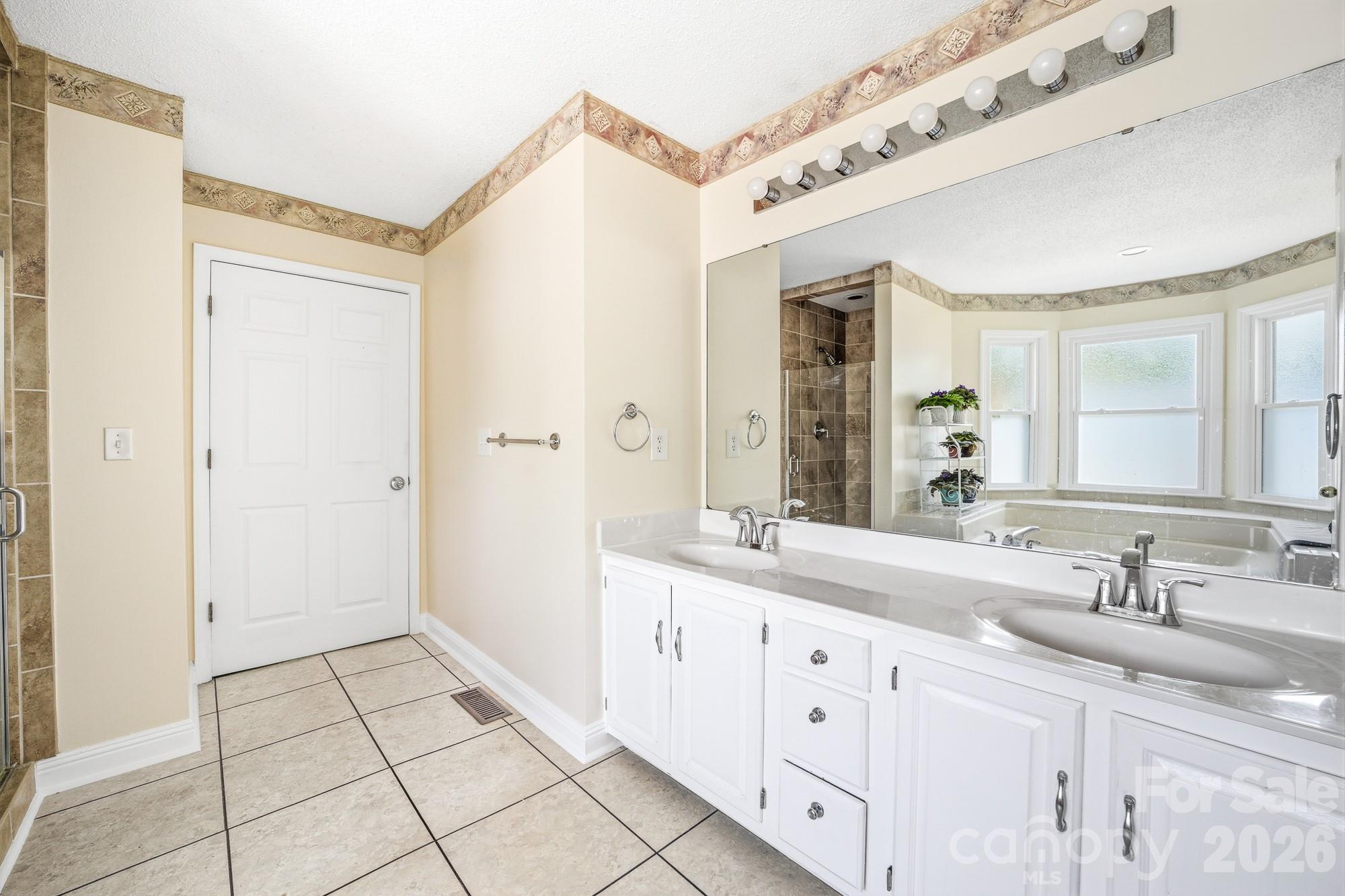 810 Balsam Terrace — Charlotte
