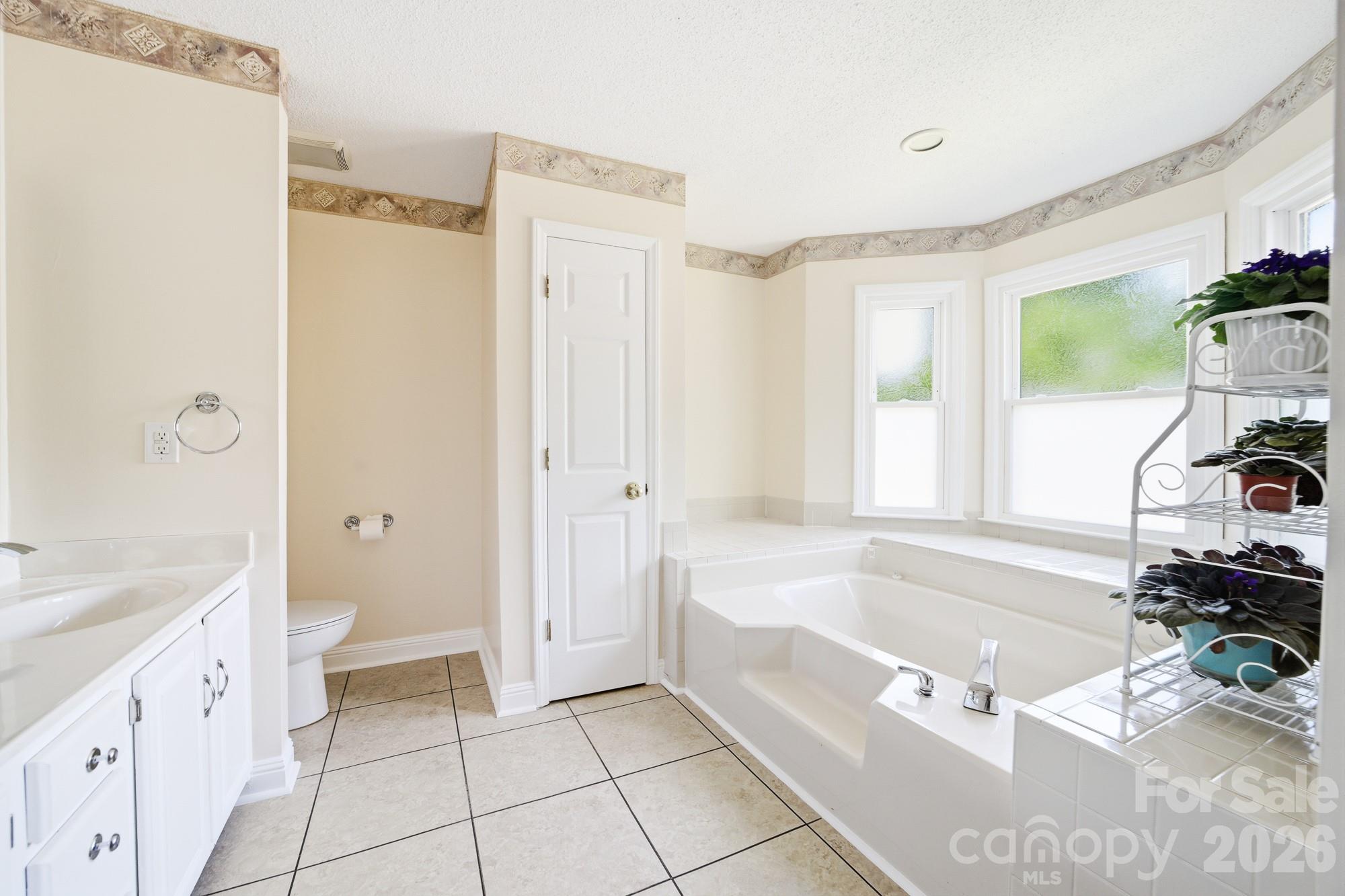 810 Balsam Terrace — Charlotte