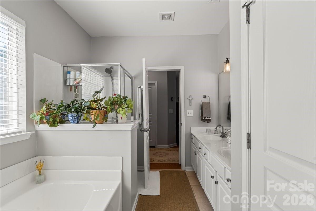 1024 Kensrowe Lane — Matthews