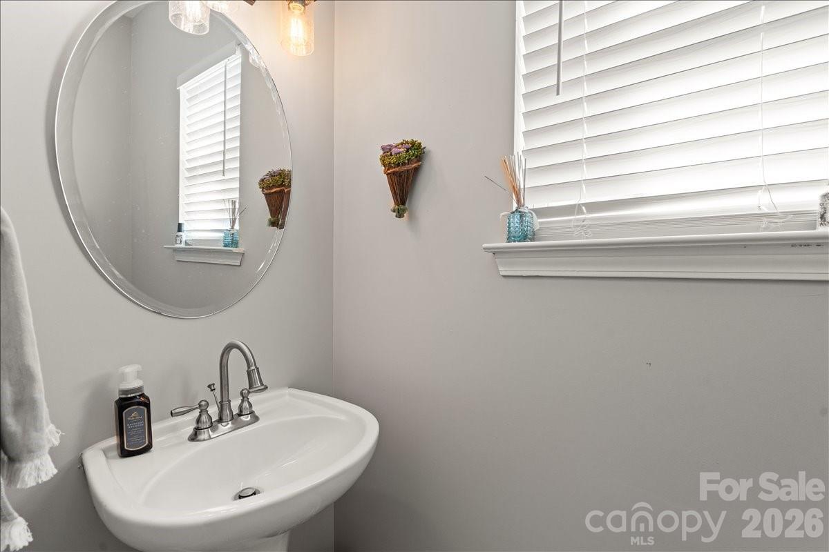 1024 Kensrowe Lane — Matthews