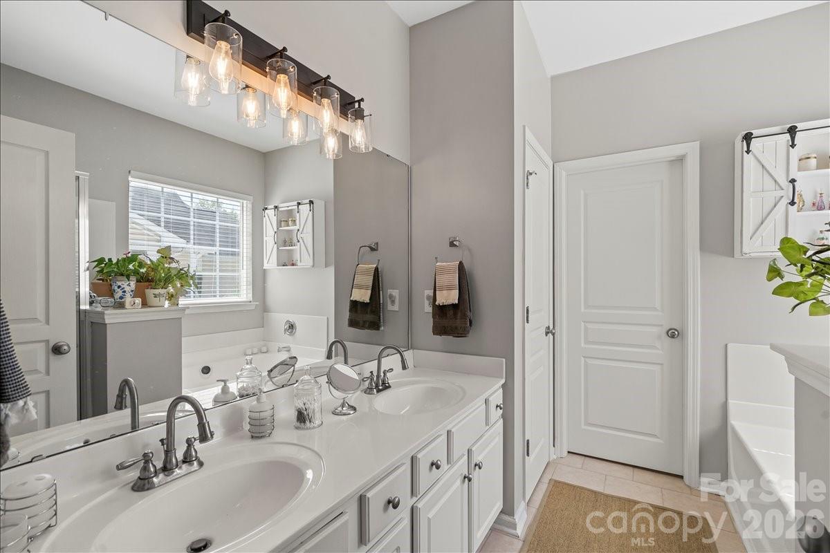 1024 Kensrowe Lane — Matthews