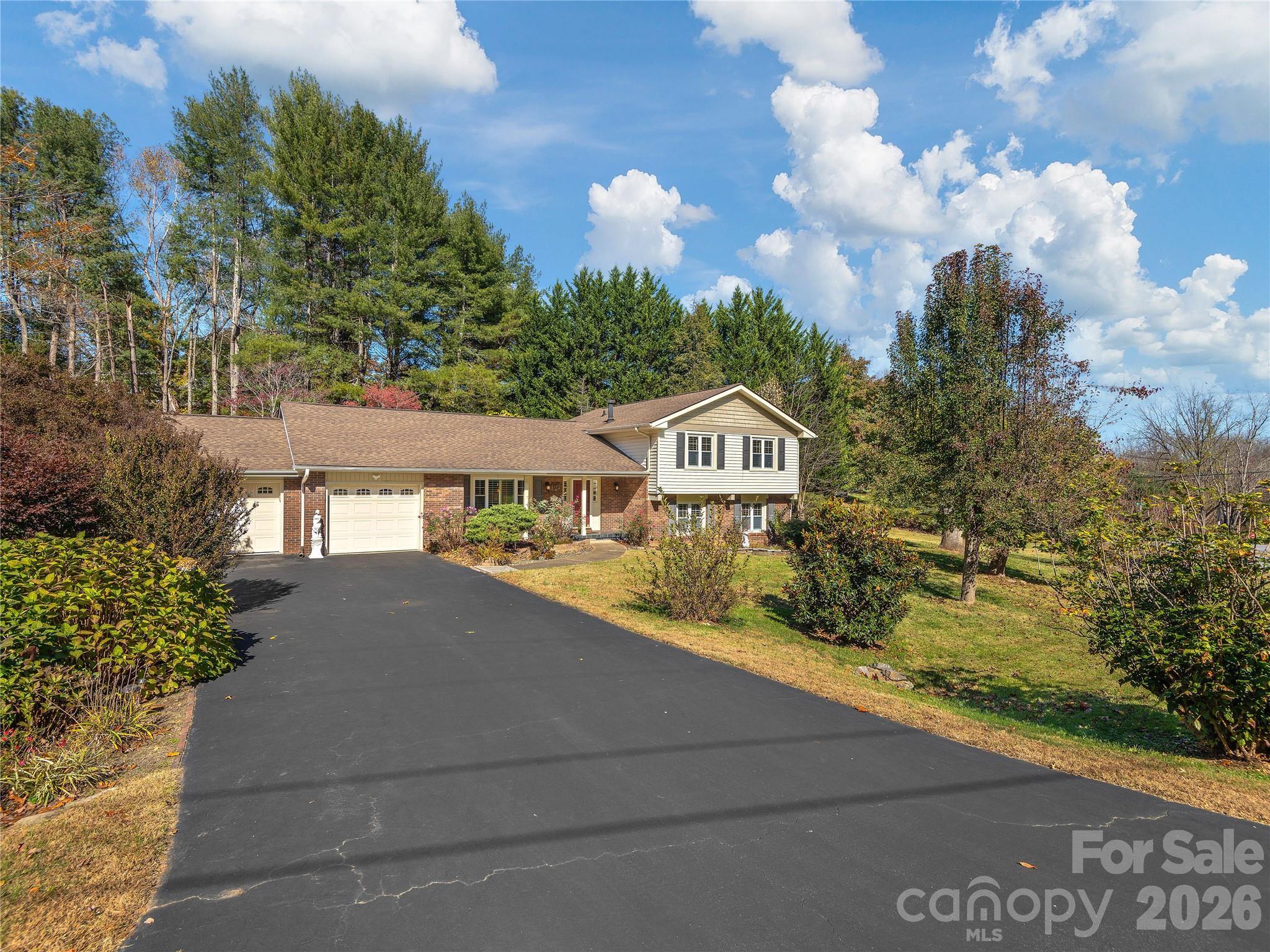 142 Twin Lakes Drive — Candler