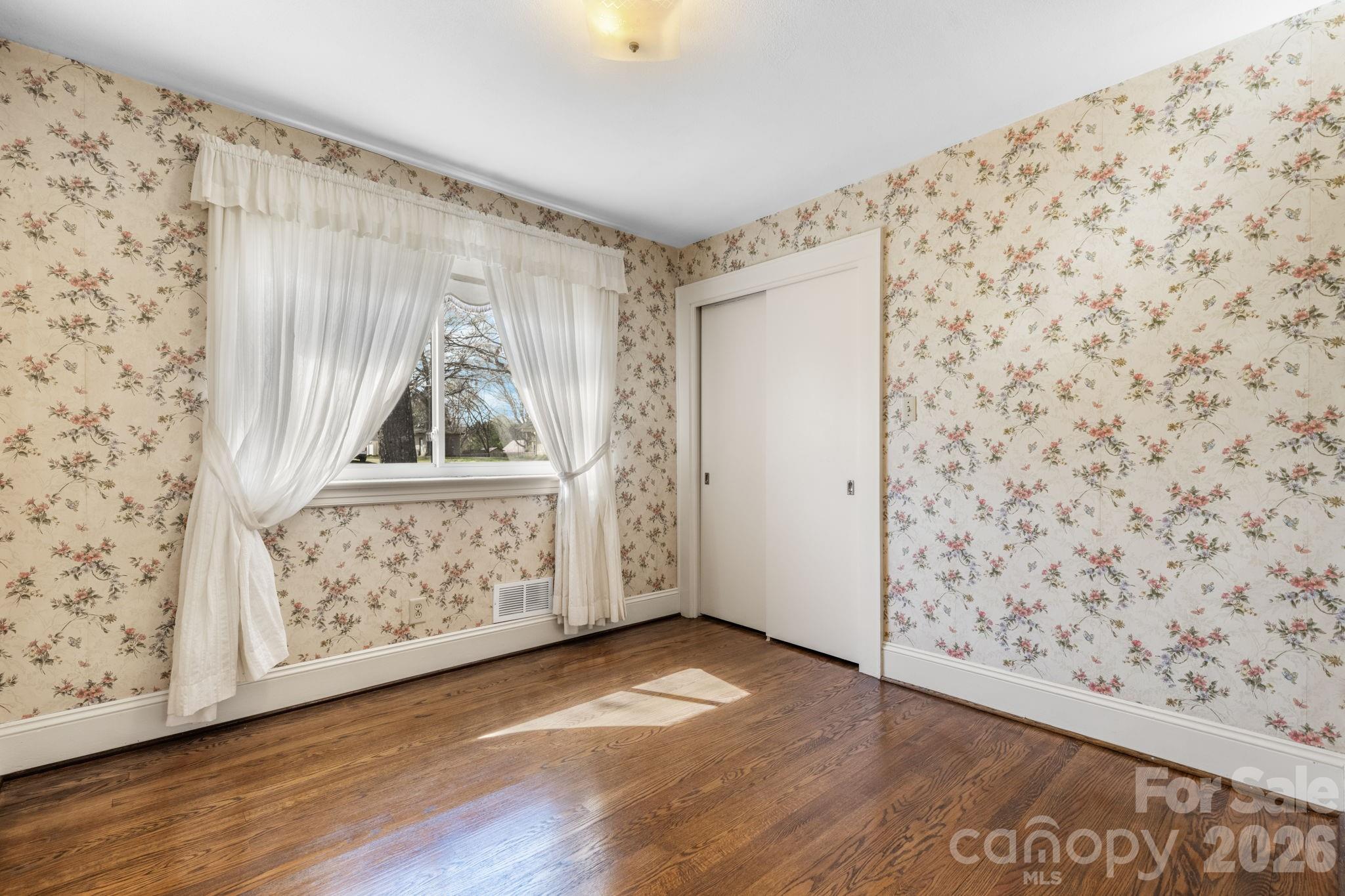3335 25th Avenue NE — Hickory