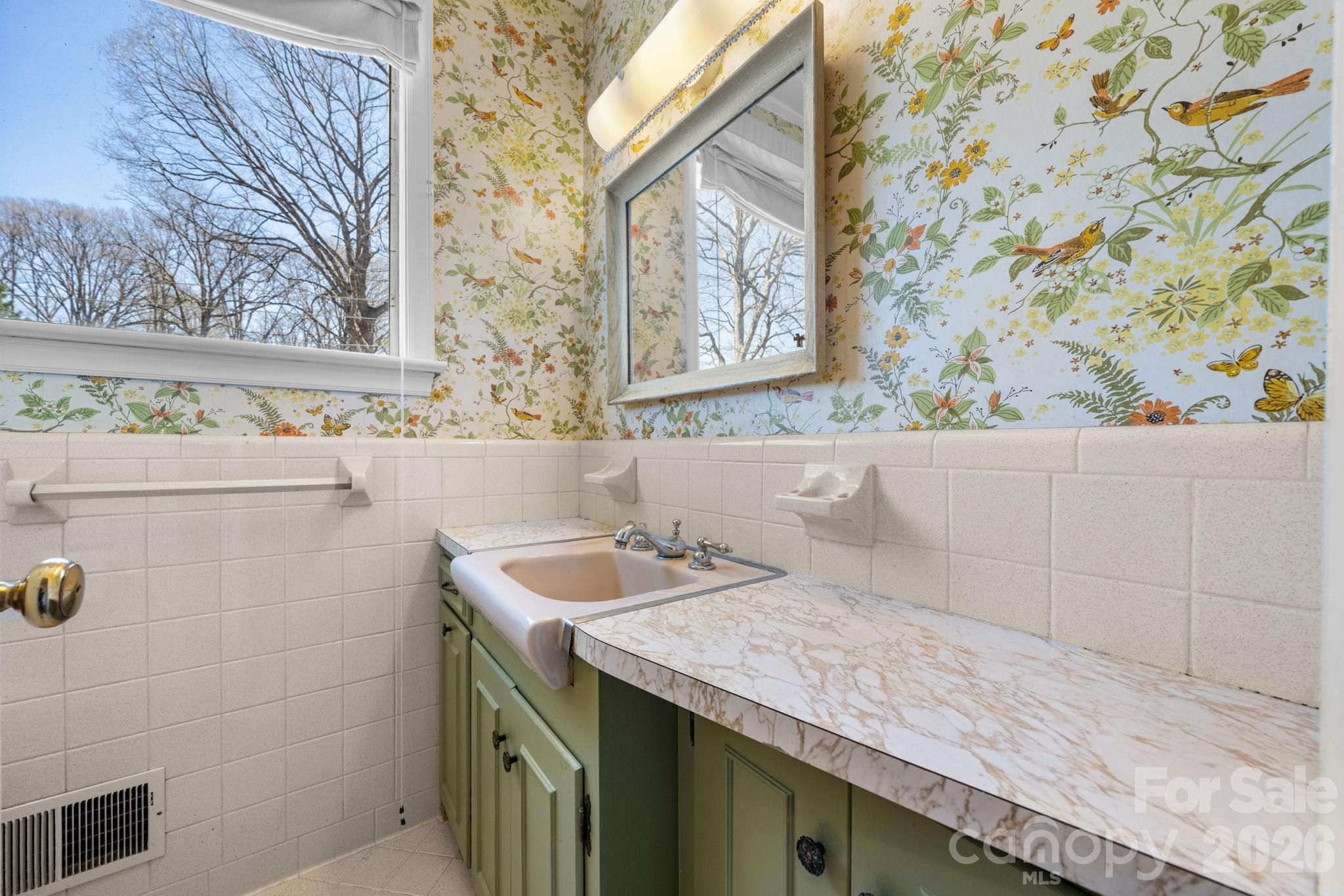 3335 25th Avenue NE — Hickory