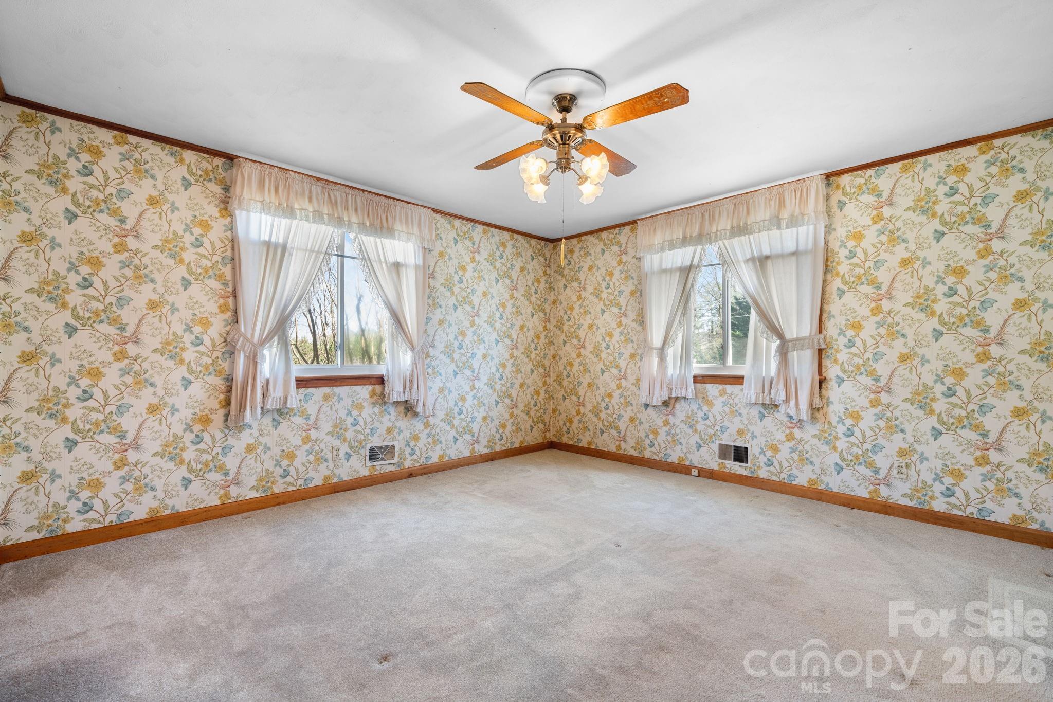 3335 25th Avenue NE — Hickory