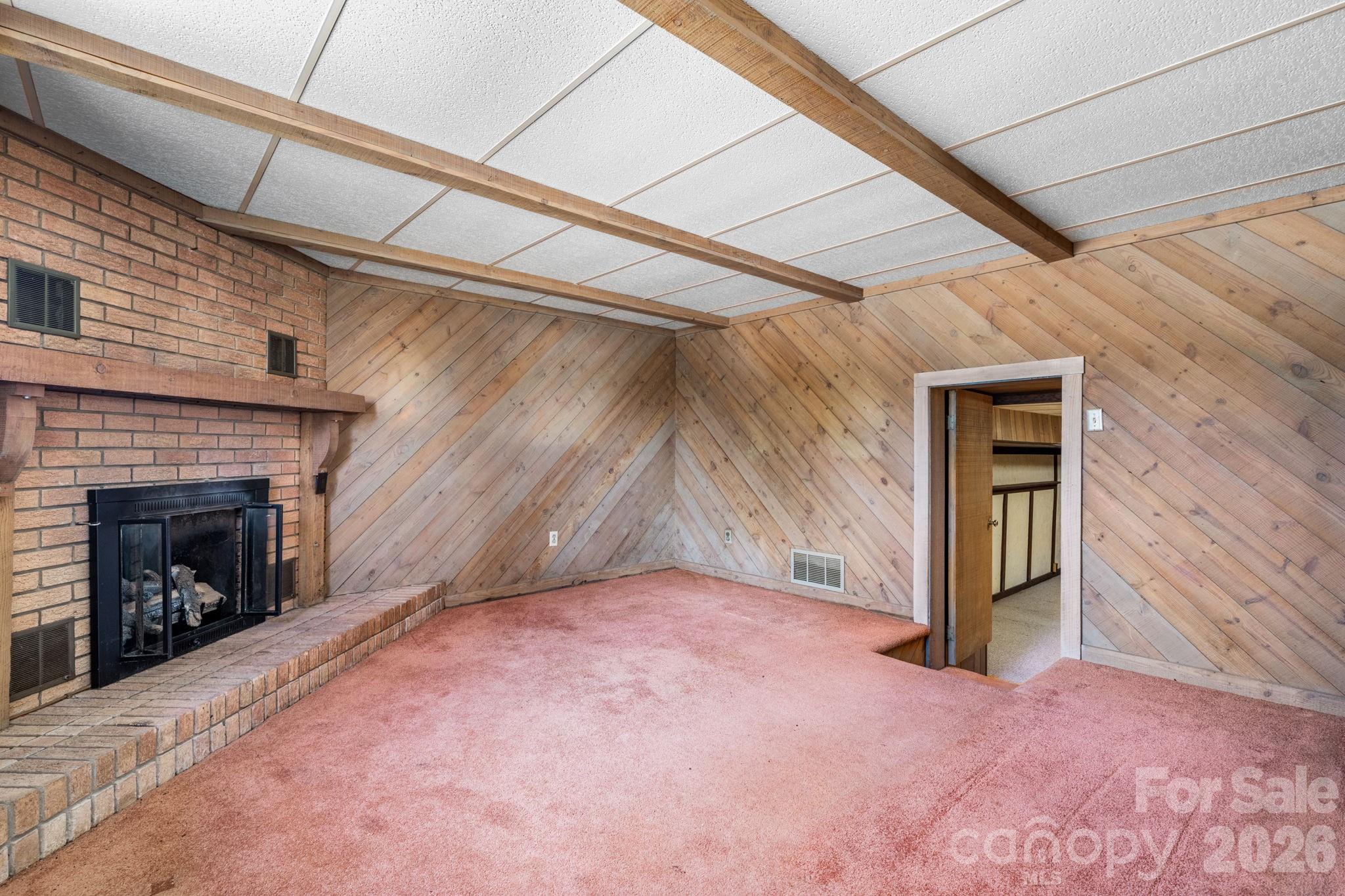 3335 25th Avenue NE — Hickory