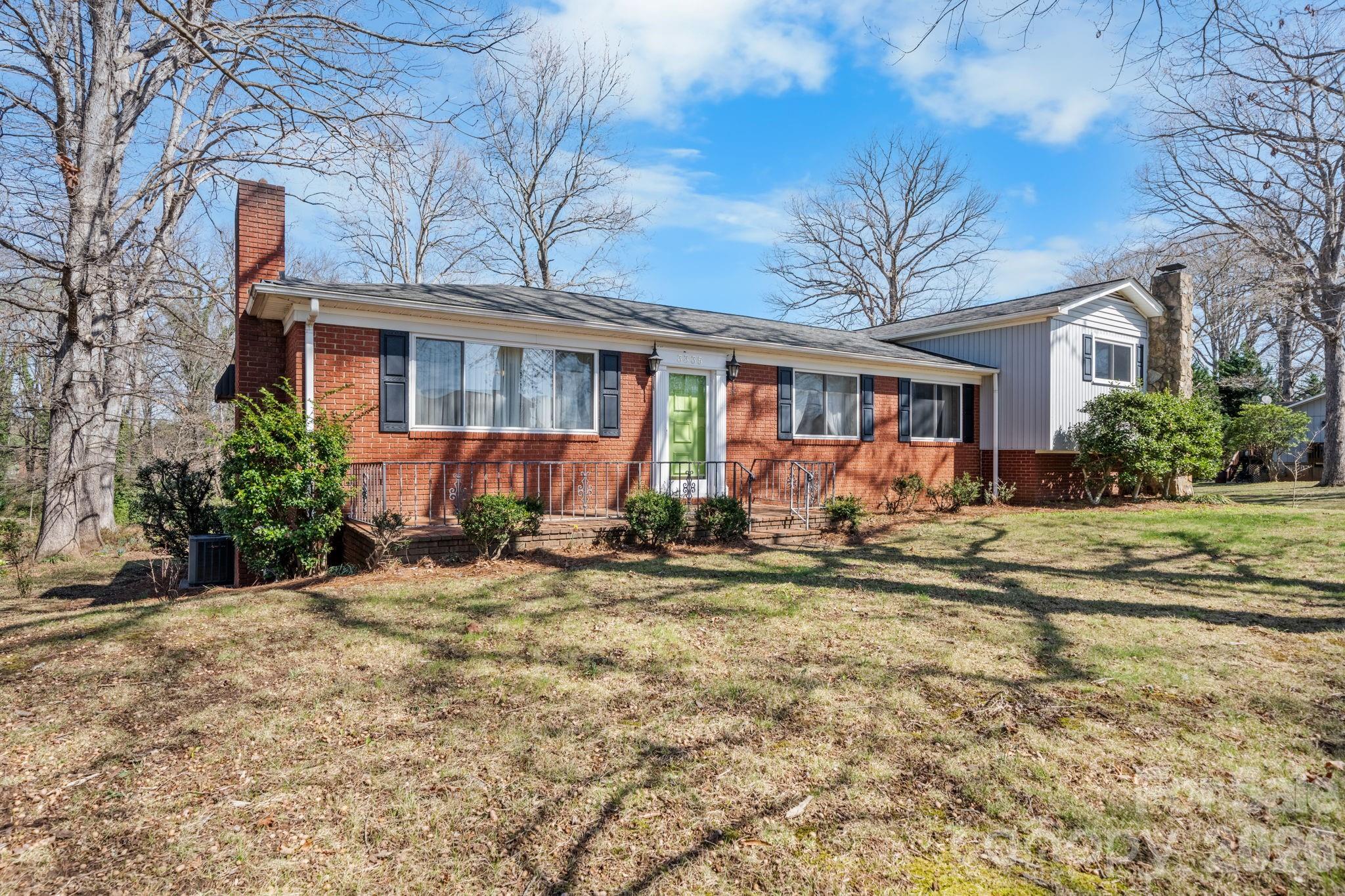 3335 25th Avenue NE — Hickory