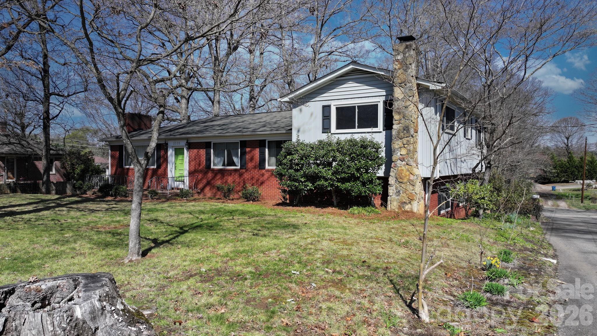 3335 25th Avenue NE — Hickory