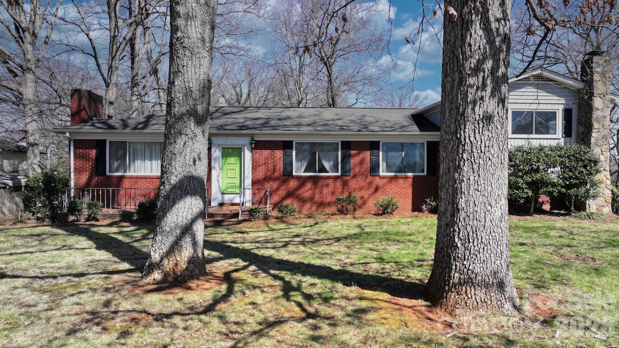 3335 25th Avenue NE — Hickory