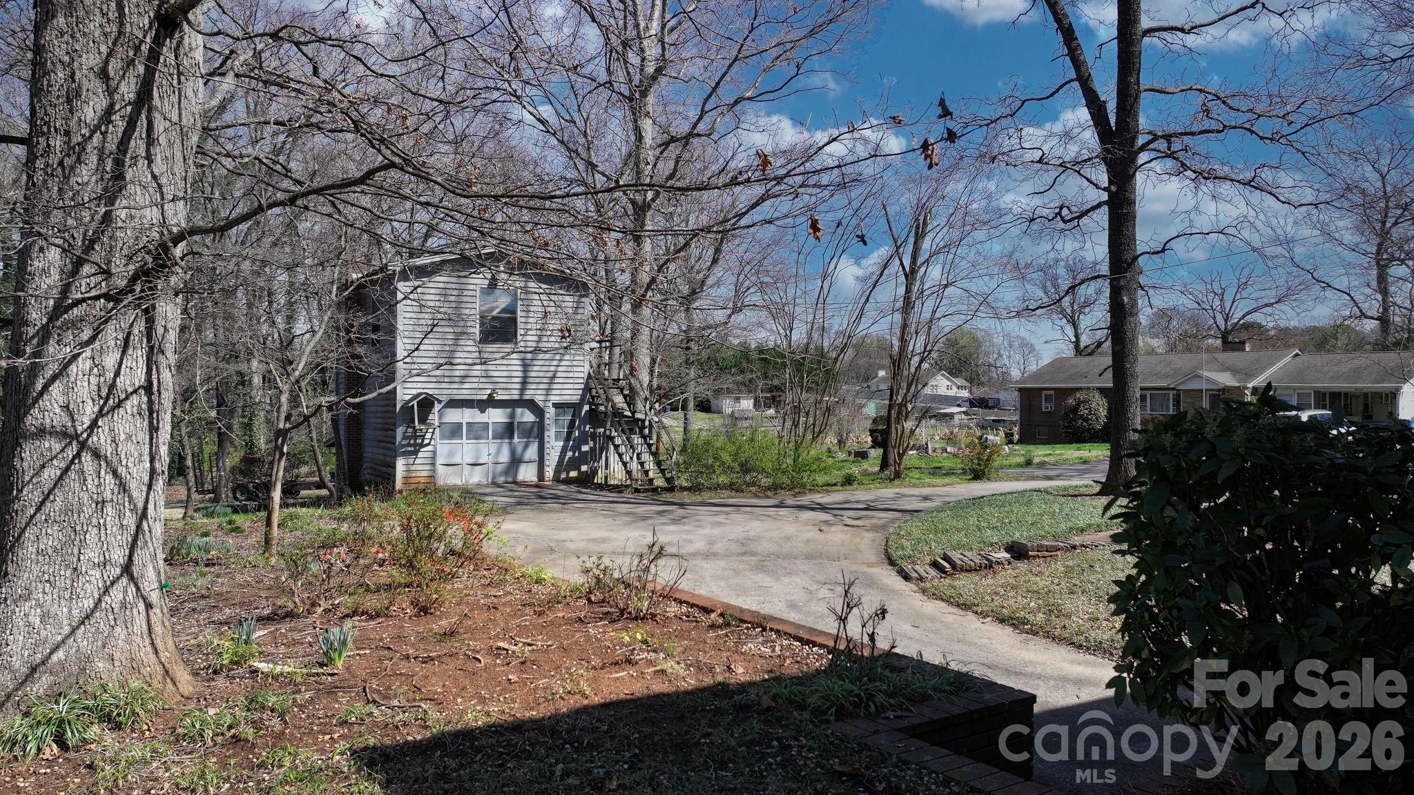 3335 25th Avenue NE — Hickory