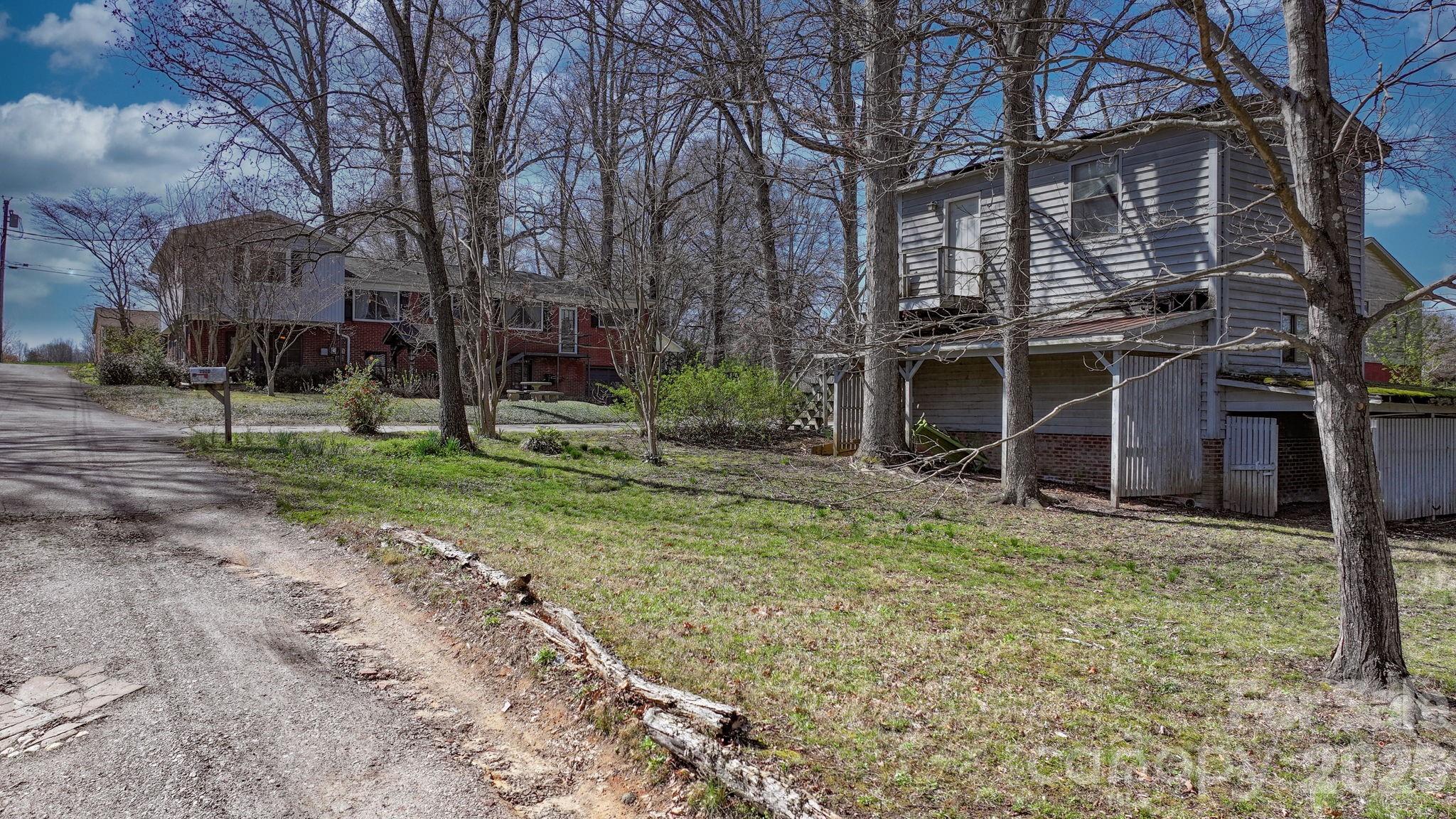 3335 25th Avenue NE — Hickory