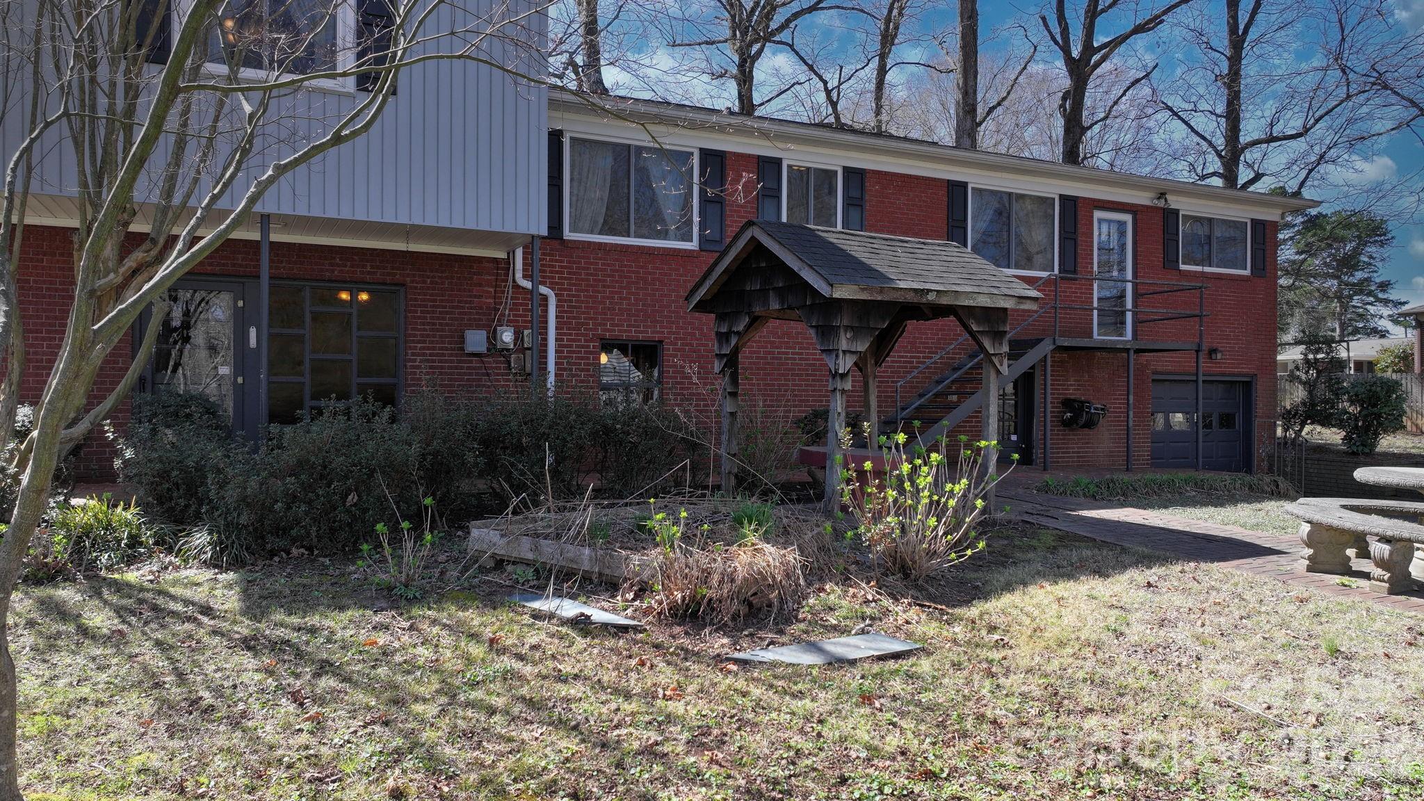 3335 25th Avenue NE — Hickory
