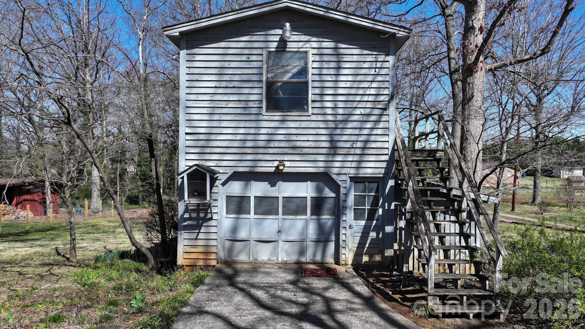 3335 25th Avenue NE — Hickory