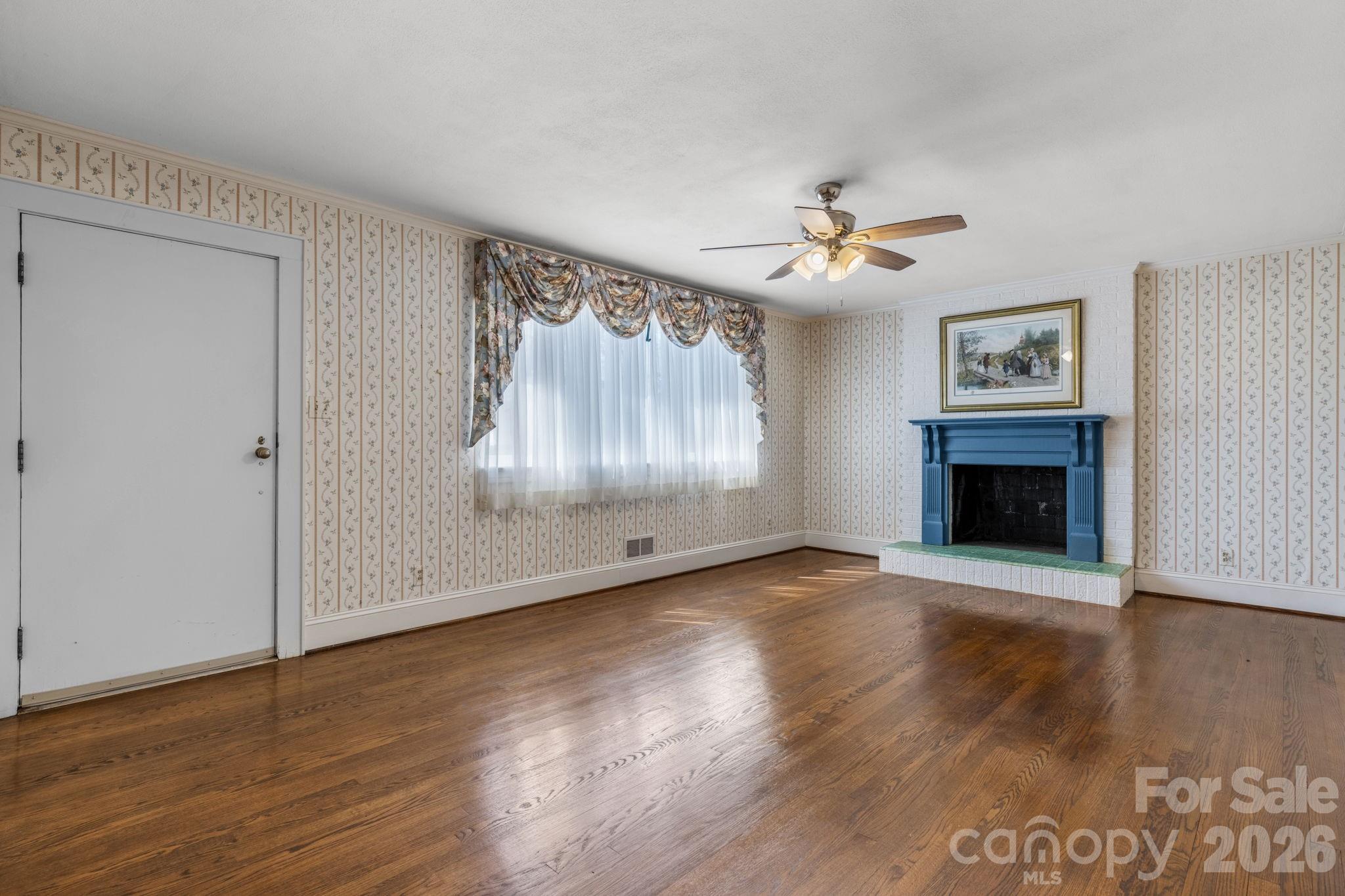 3335 25th Avenue NE — Hickory
