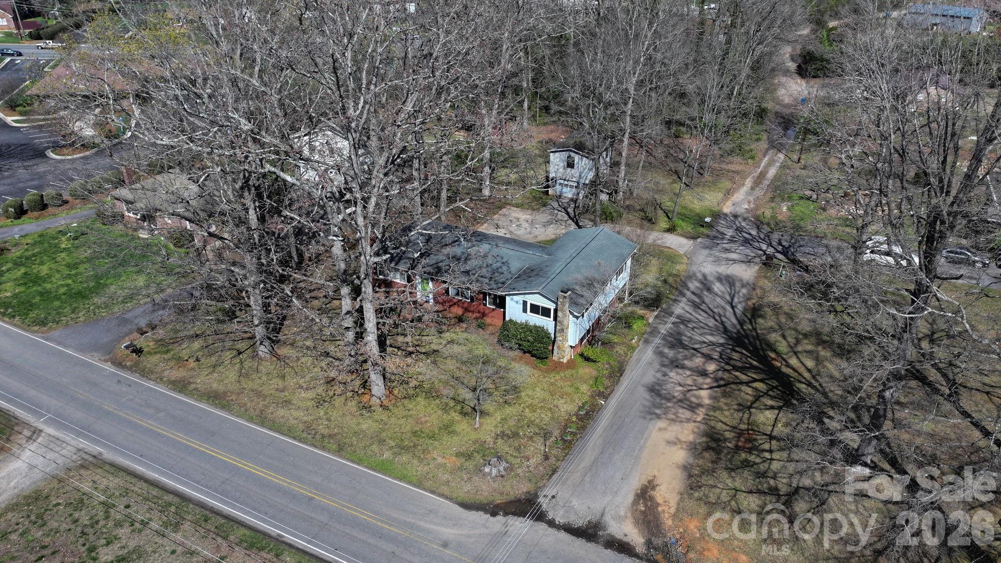 3335 25th Avenue NE — Hickory