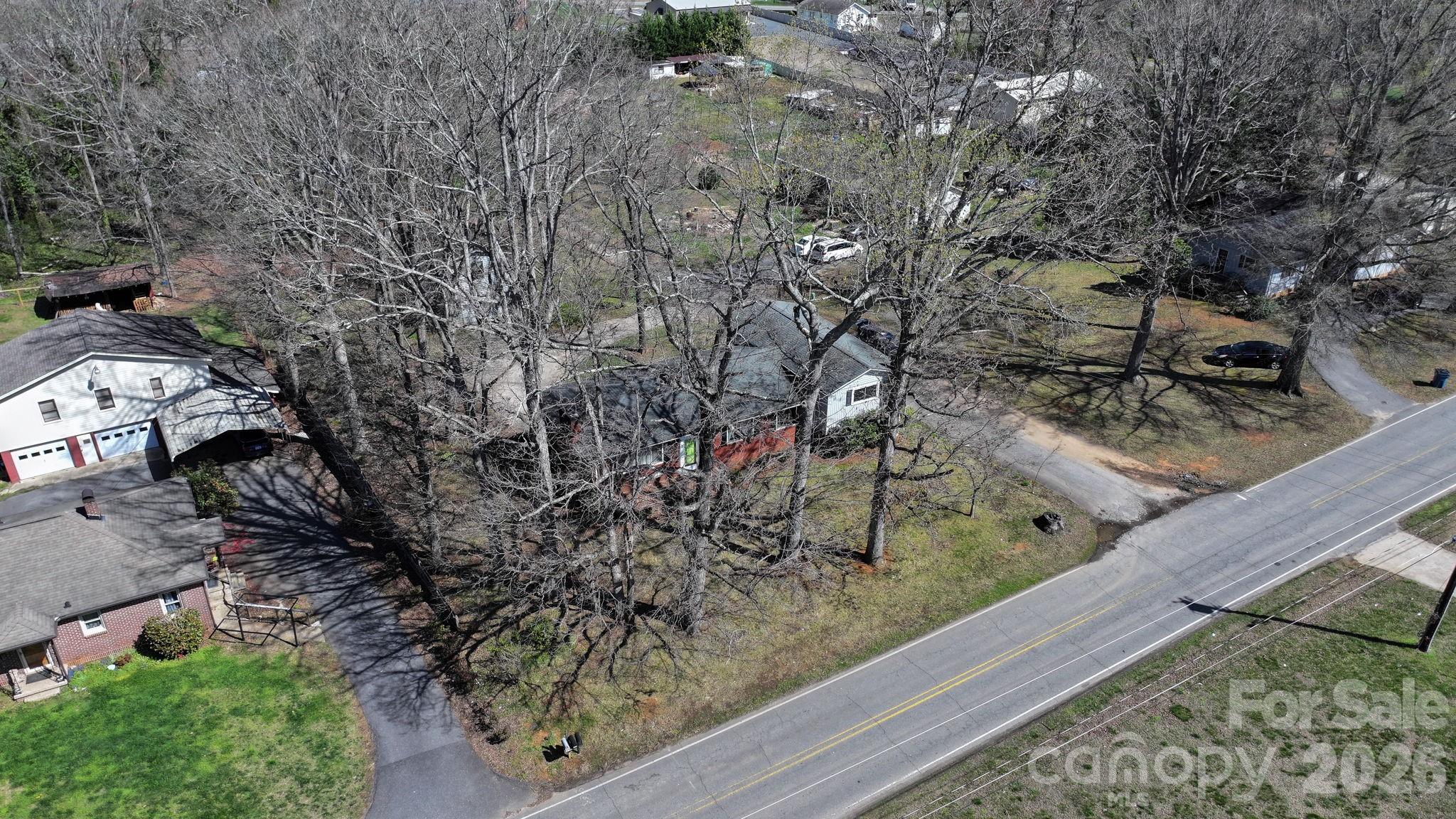 3335 25th Avenue NE — Hickory