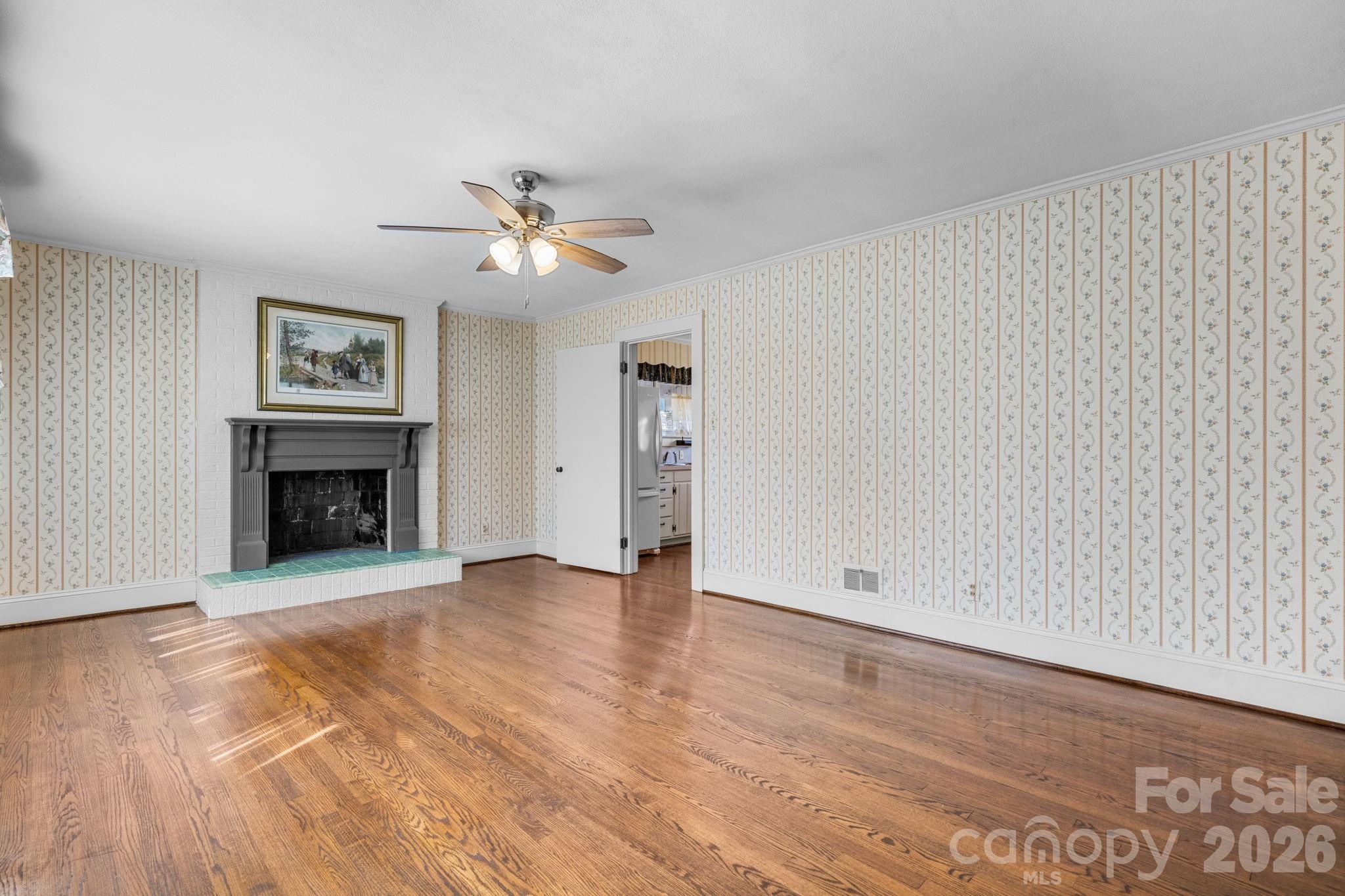 3335 25th Avenue NE — Hickory