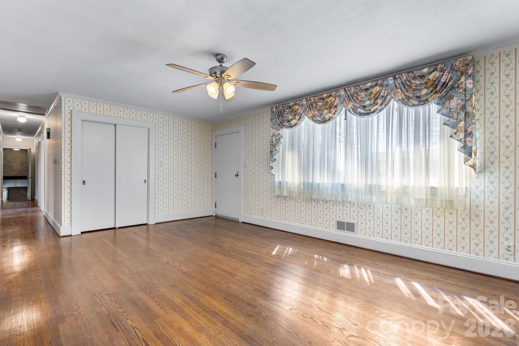 3335 25th Avenue NE — Hickory