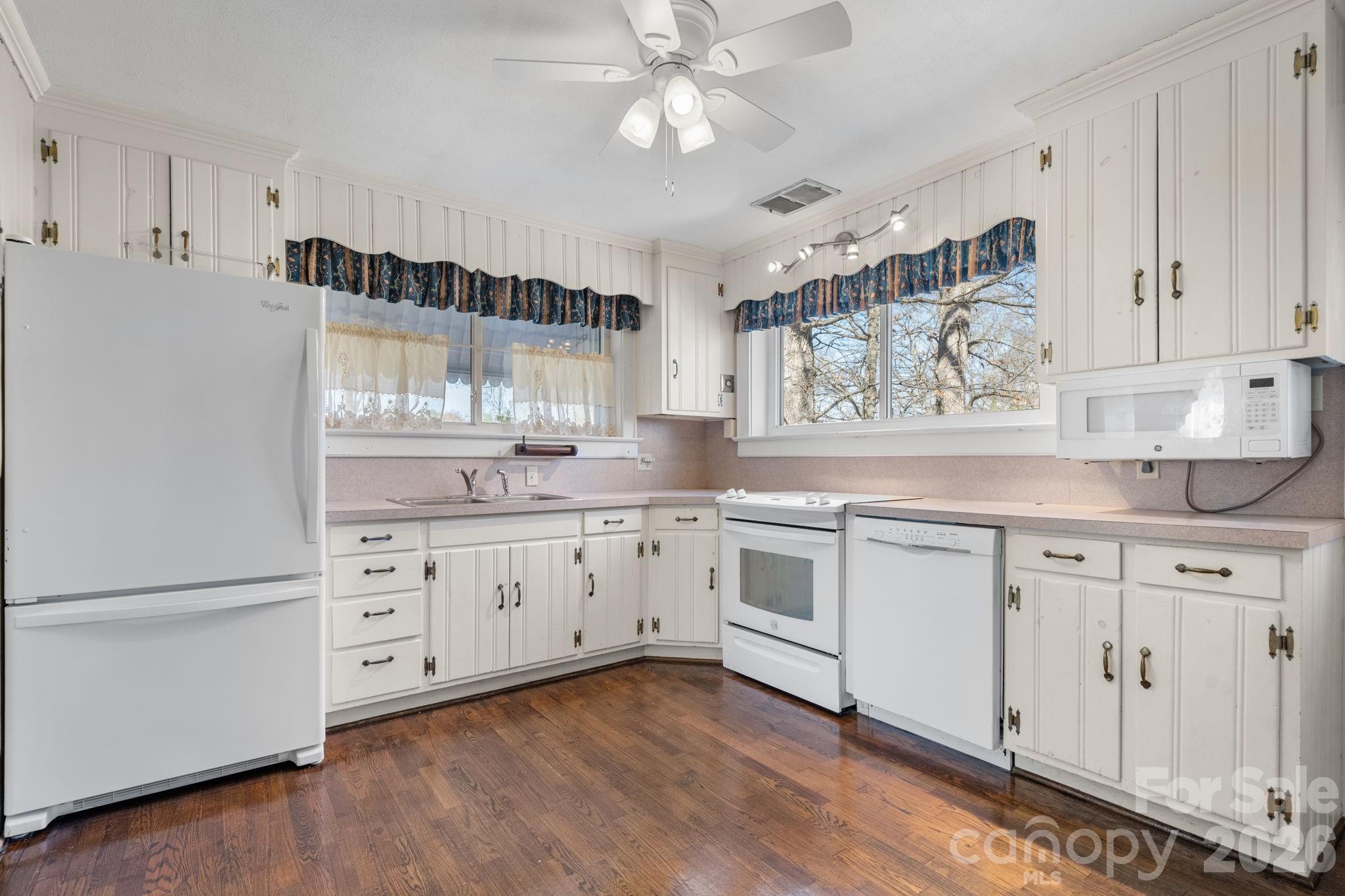3335 25th Avenue NE — Hickory