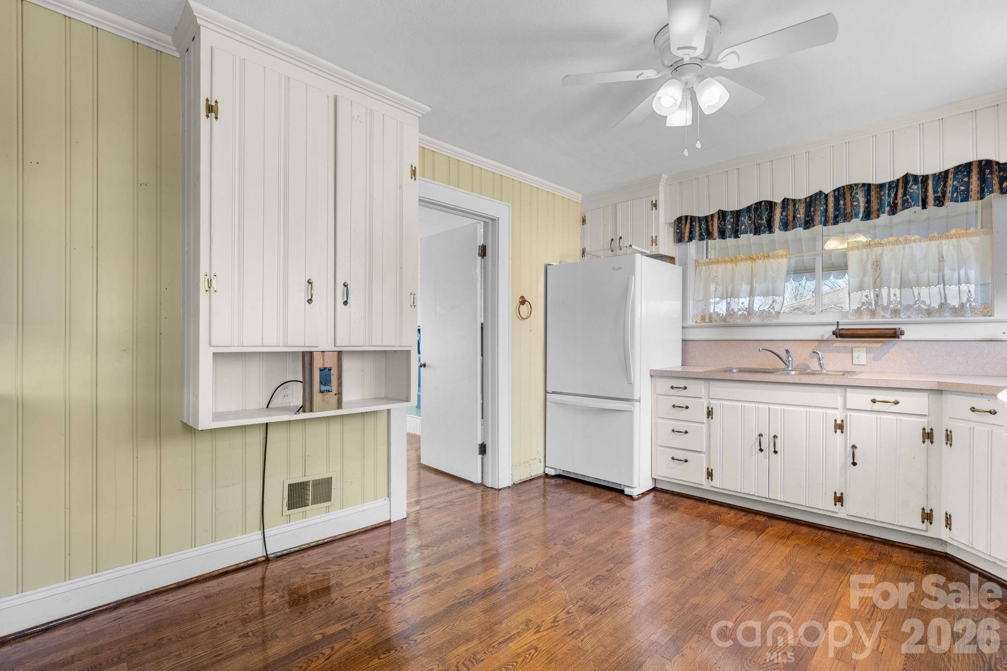 3335 25th Avenue NE — Hickory