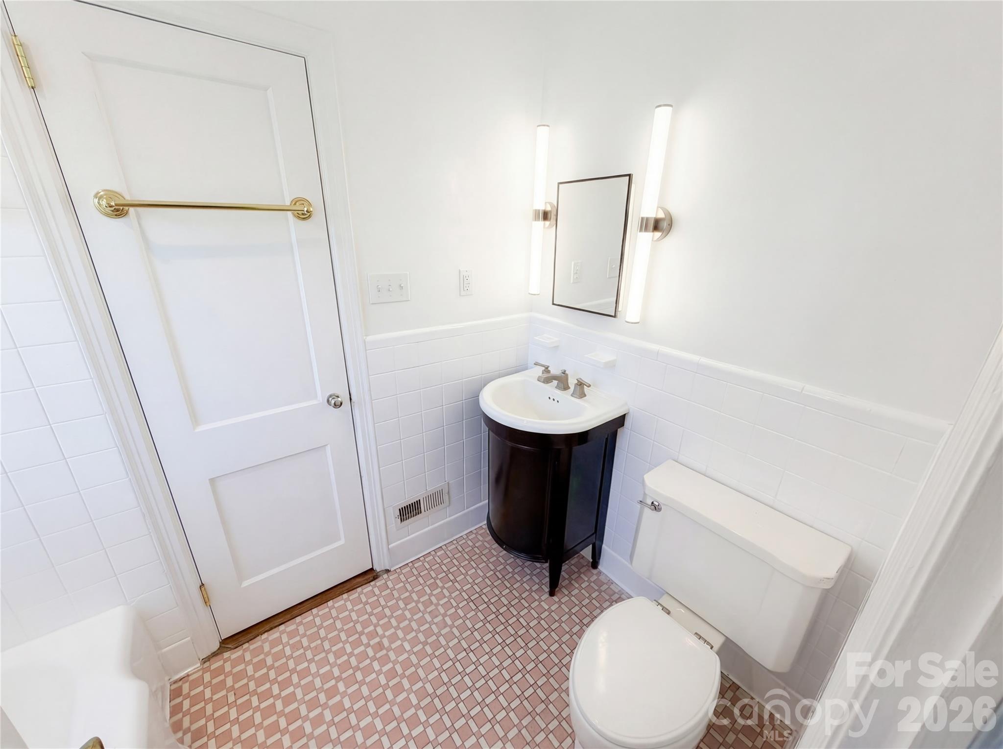 4467 Woodlark Lane — Charlotte