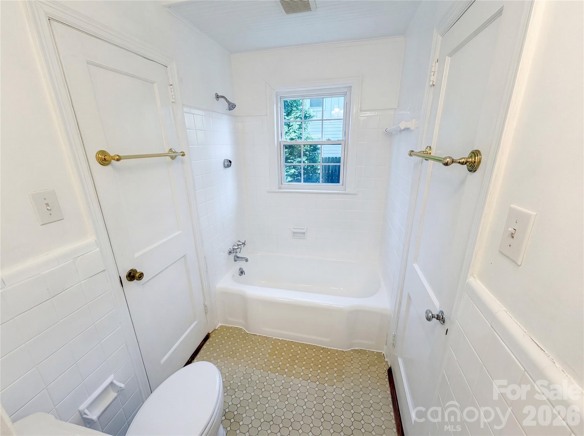 4467 Woodlark Lane — Charlotte