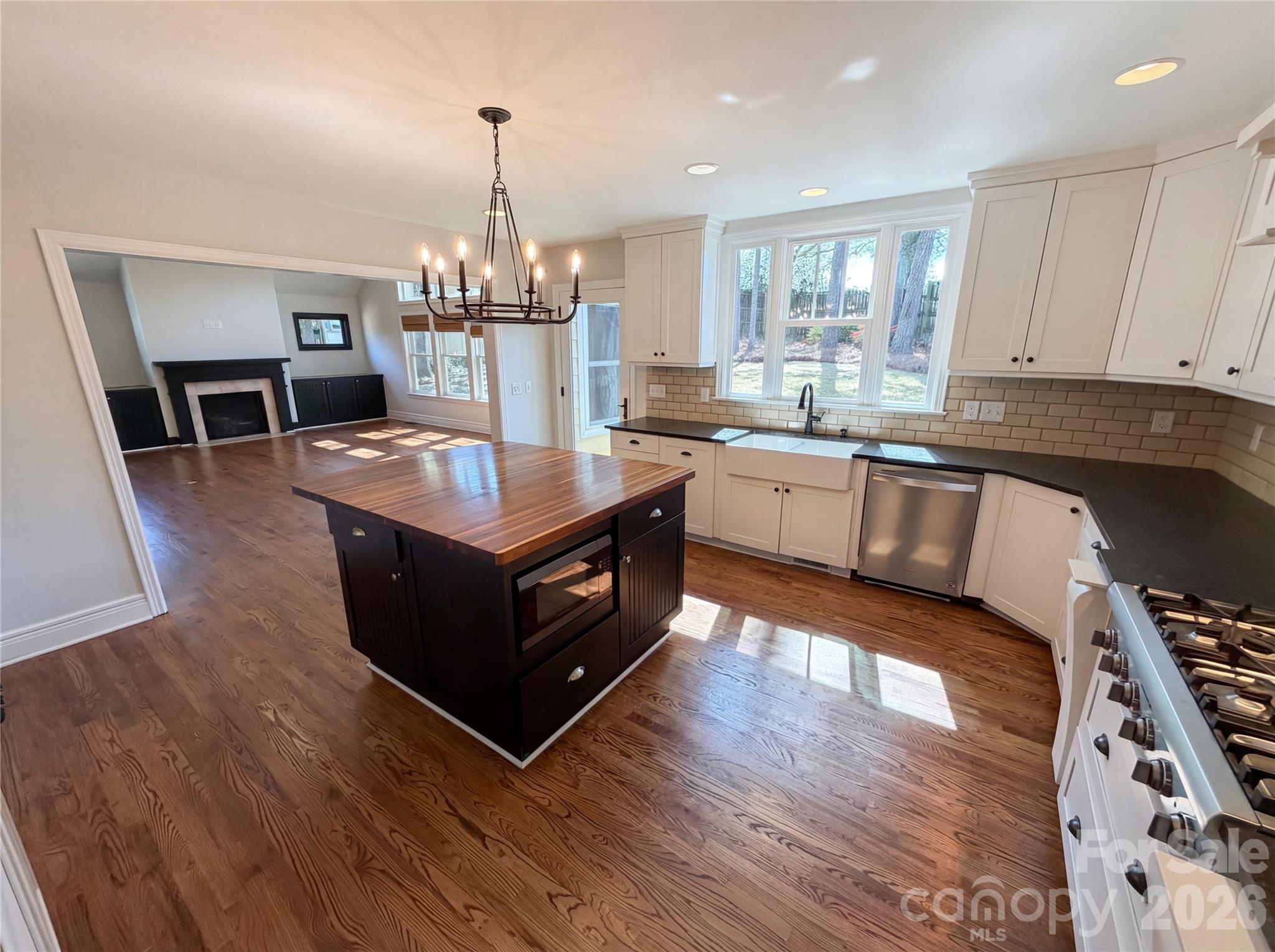 4467 Woodlark Lane — Charlotte